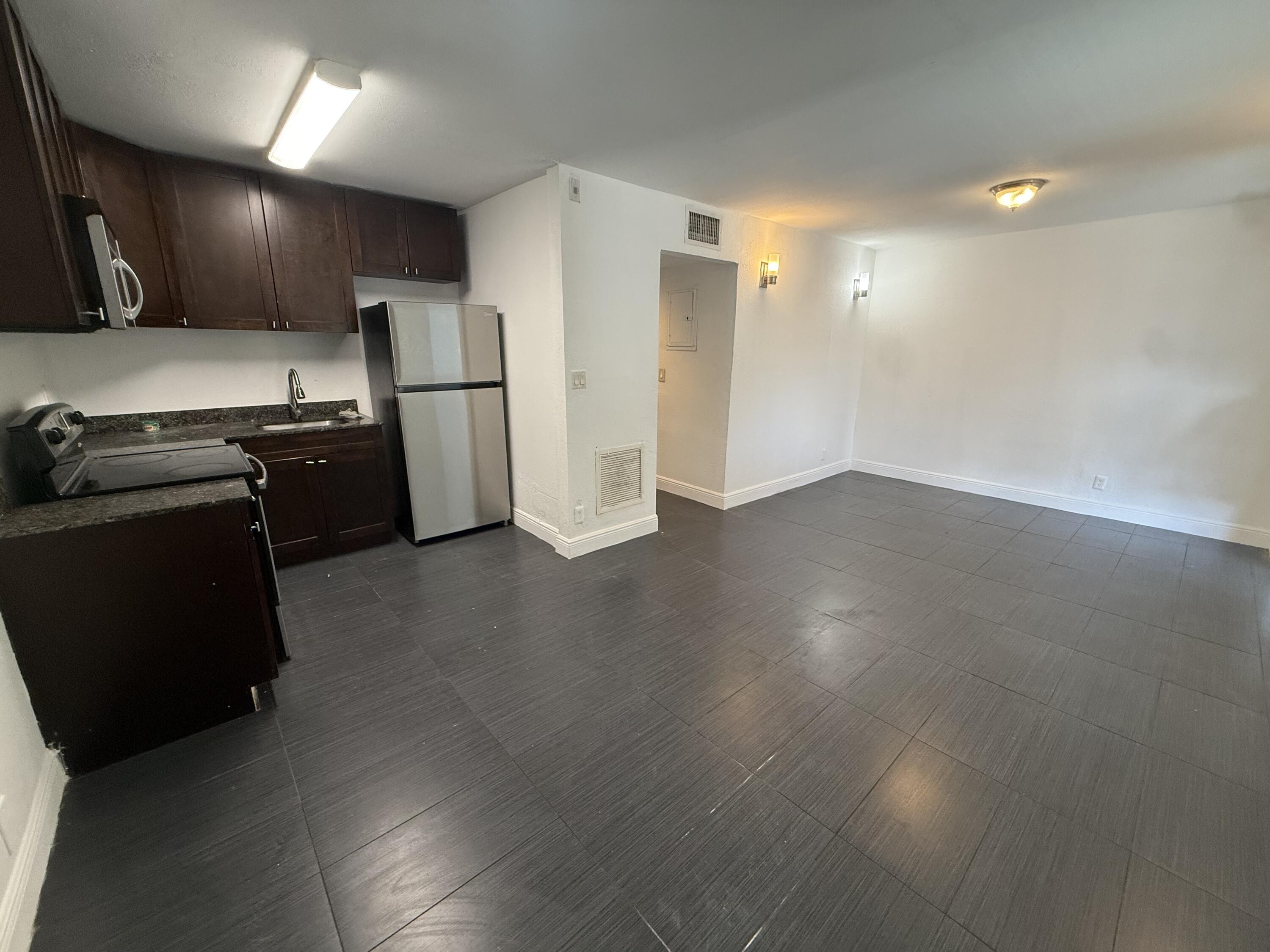 Foto de propiedad en 37 SW 14TH Street 17, Dania Beach, FL 33004 Dania Beach con MLS# 