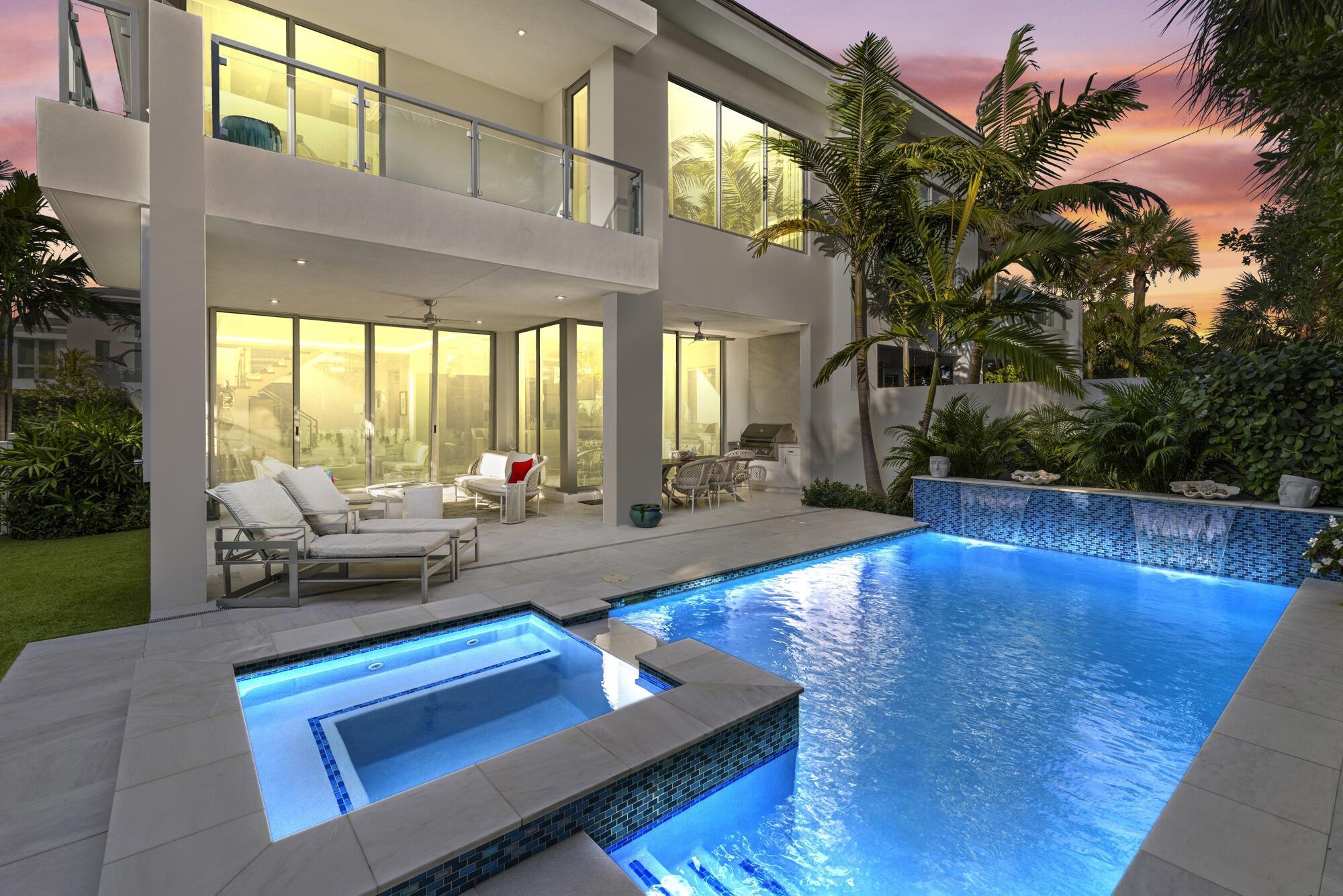 Foto de propiedad en 402 Ocean One Lane, Juno Beach, FL 33408 Juno Beach con MLS# 