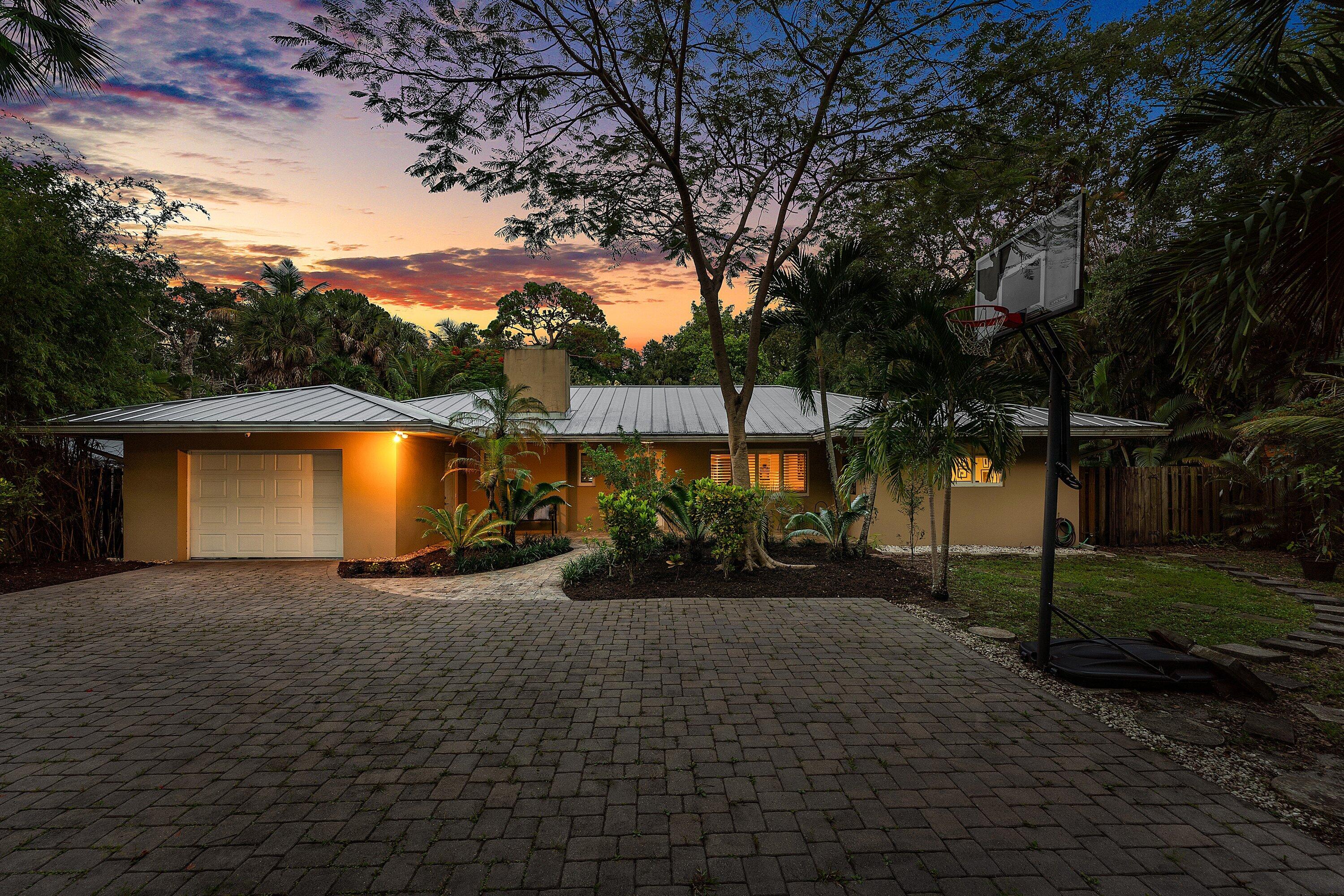 Foto de propiedad en 2130 SW 27TH Terrace, Fort Lauderdale, FL 33312 Fort Lauderdale con MLS# 