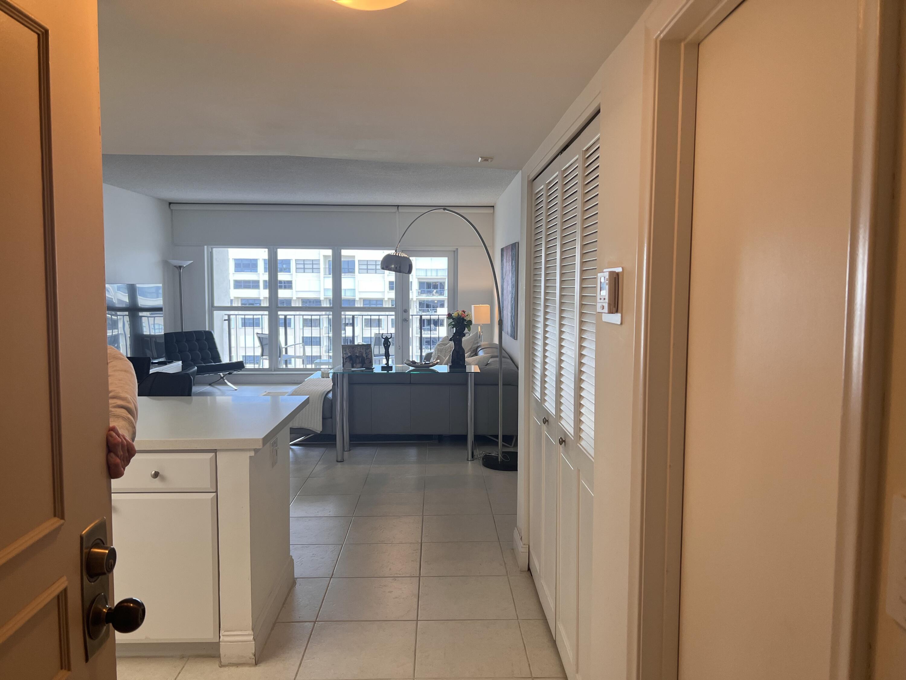 Foto de propiedad en 5100 N Ocean Boulevard 1701, Lauderdale-By-The-Sea, FL 33308 Lauderdale-By-The-Sea con MLS# 