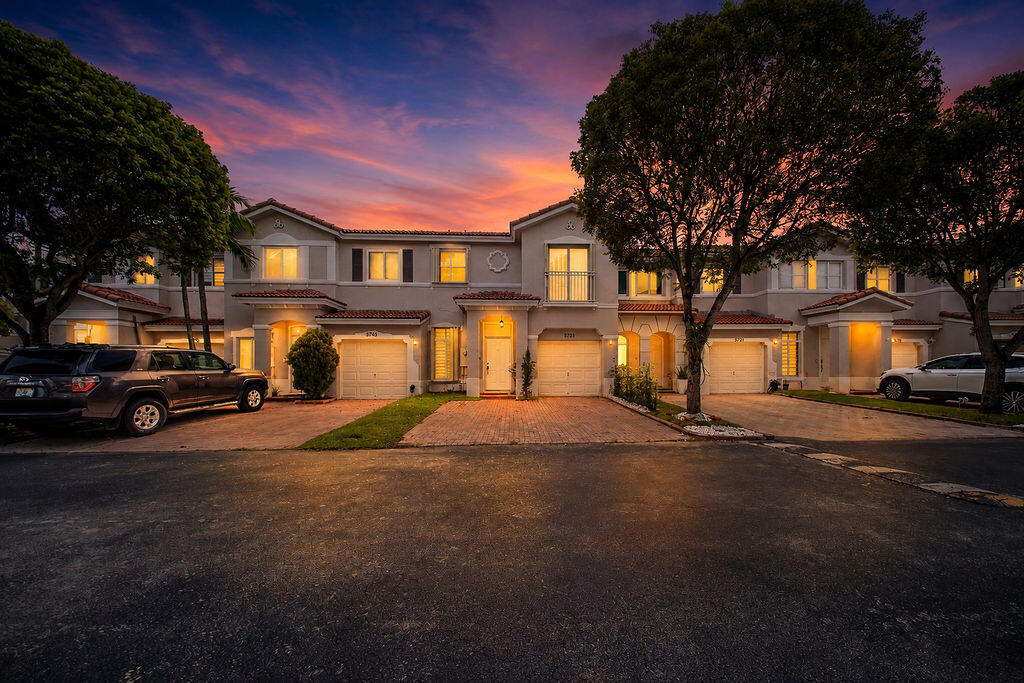 Foto de propiedad en 5733 NW 112th Place, Doral, FL 33178 Doral con MLS# 