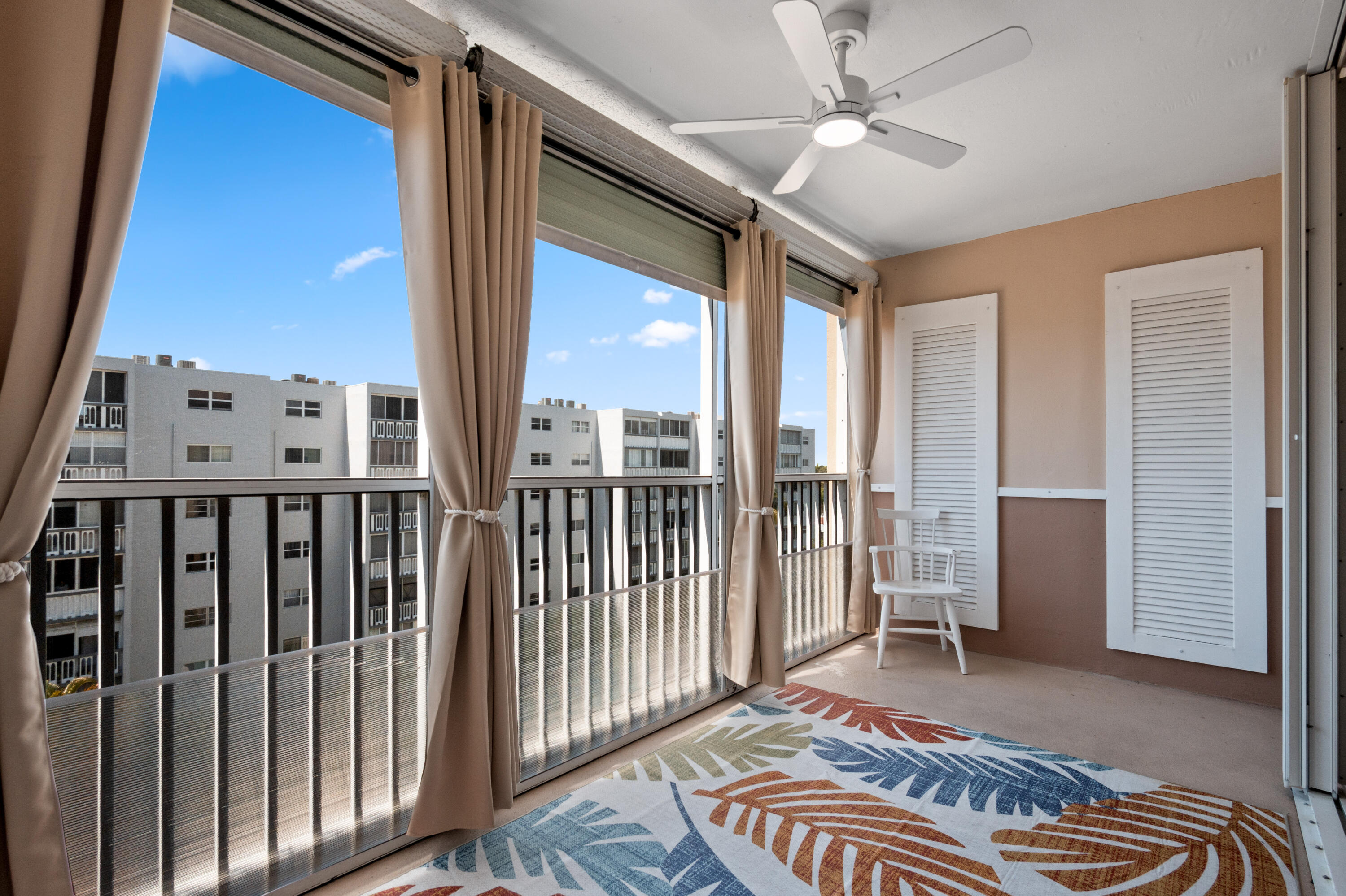 Foto de propiedad en 620 NE 12th Avenue 602, Hallandale Beach, FL 33009 Hallandale Beach con MLS# 