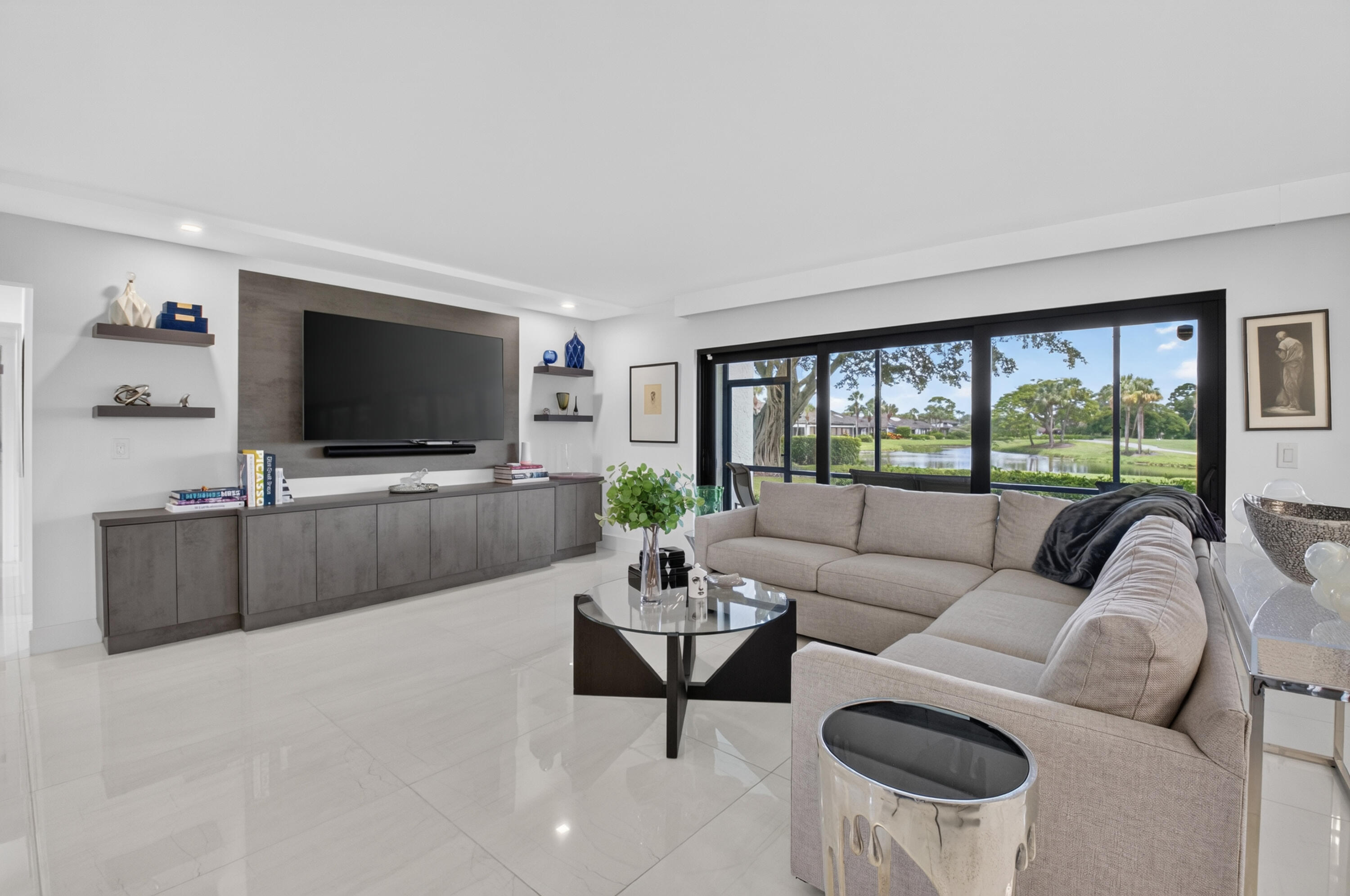 Foto de propiedad en 7809 Lakeside Boulevard G205, Boca Raton, FL 33434 Boca Raton con MLS# 
