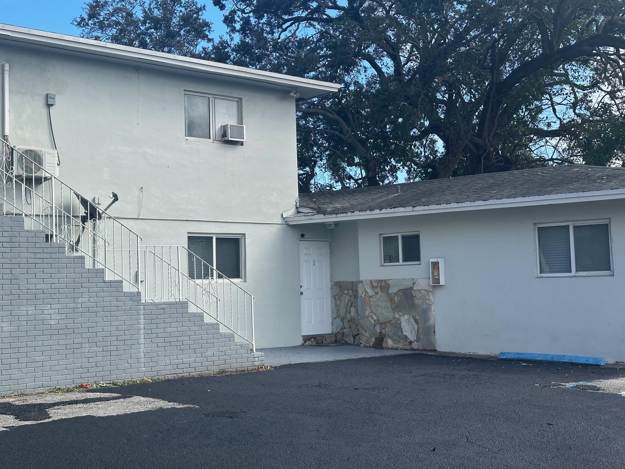 Foto de propiedad en 126 NW 8TH Avenue 1, Dania Beach, FL 33004 Dania Beach con MLS# 