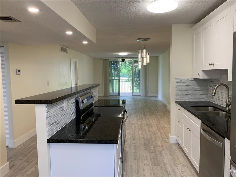 Foto de propiedad en 250 JACARANDA Drive 203, Plantation, FL 33324 Plantation con MLS# 