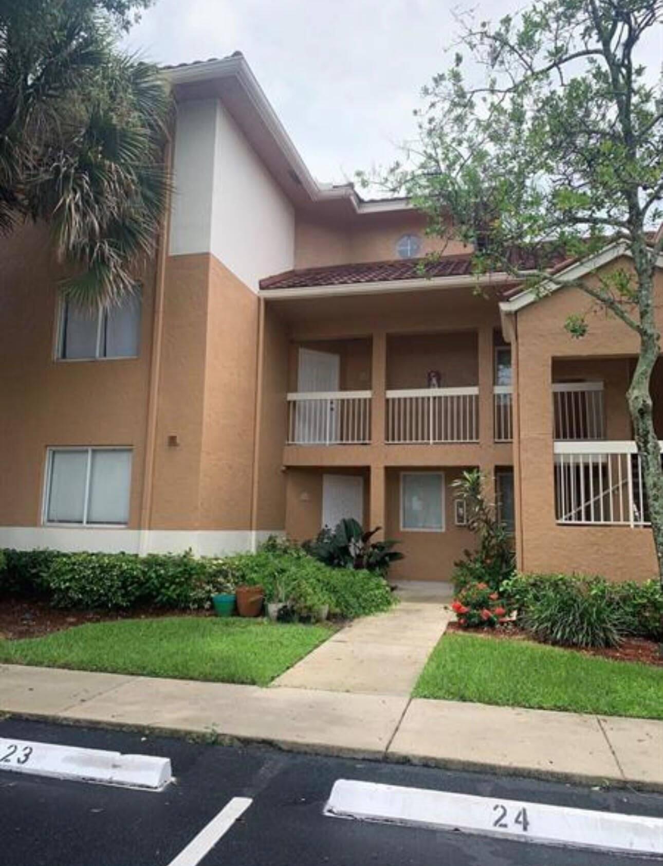 Foto de propiedad en 832 NW 92ND Avenue, Plantation, FL 33324 Plantation con MLS# 