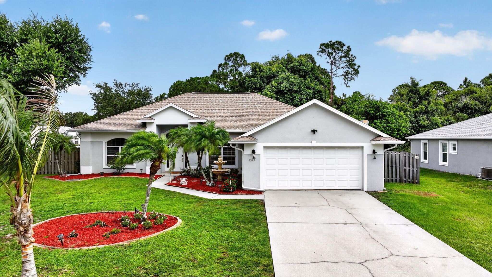Foto de propiedad en 1571 SW Hunnicut Avenue, Port St. Lucie, FL 34953 Port St. Lucie con MLS# 
