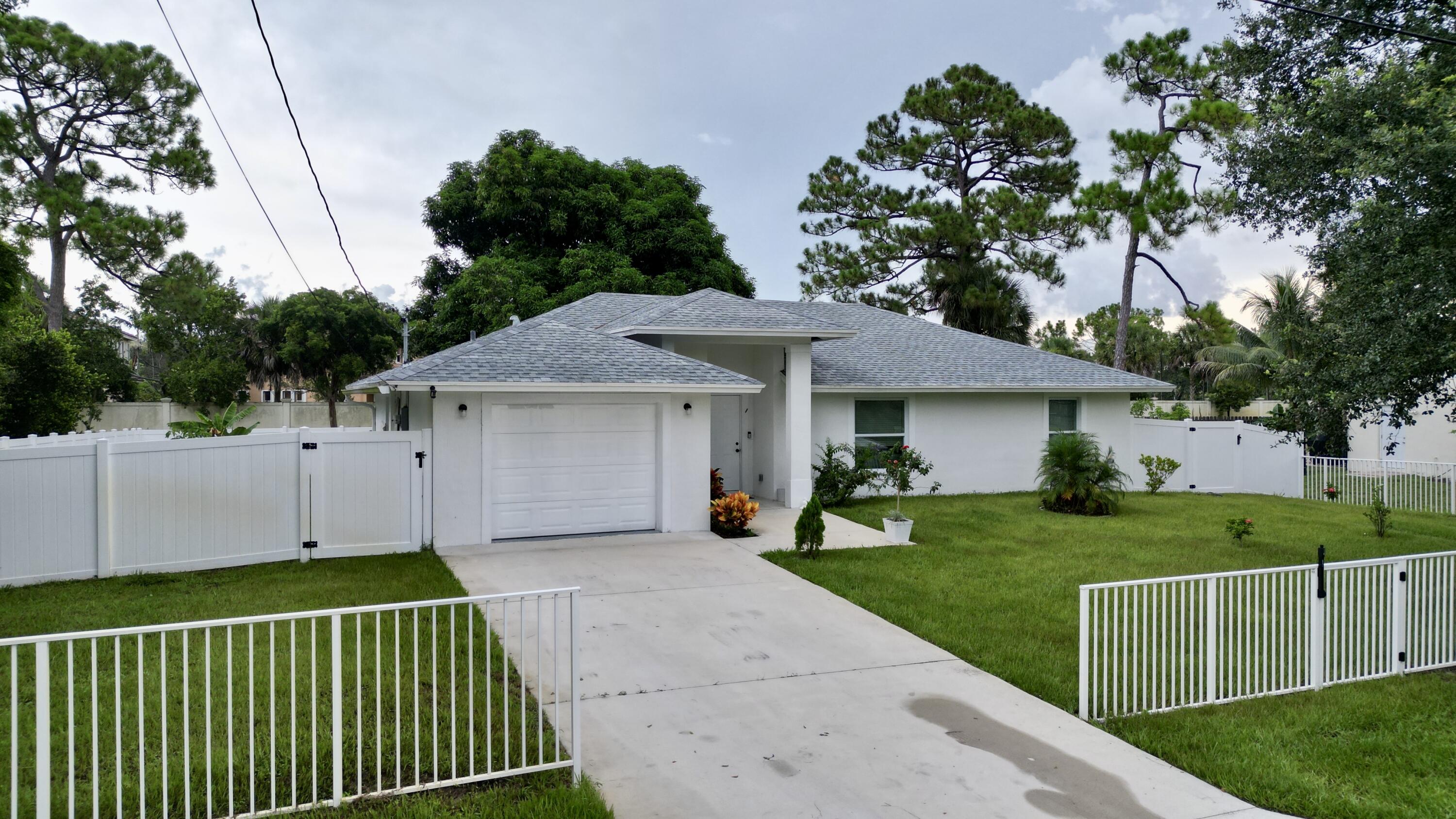 Foto de propiedad en 6539 Alexander Road, West Palm Beach, FL 33413 West Palm Beach con MLS# 