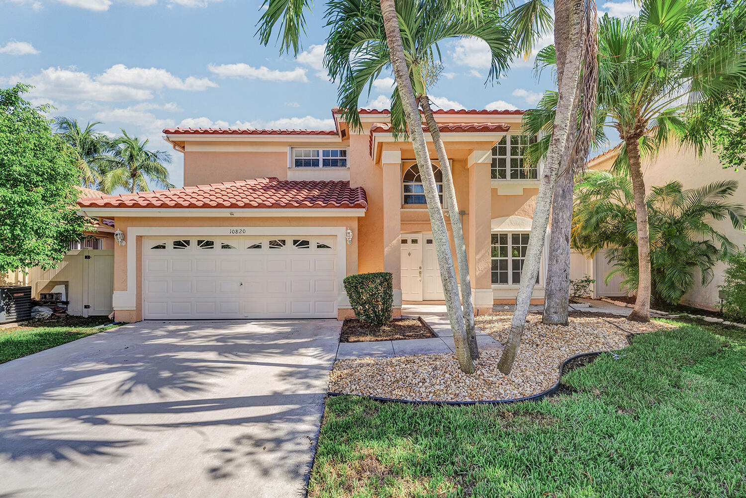 Foto de propiedad en 10820 BUTTONWOOD LAKE Drive, Boca Raton, FL 33498 Boca Raton con MLS# 