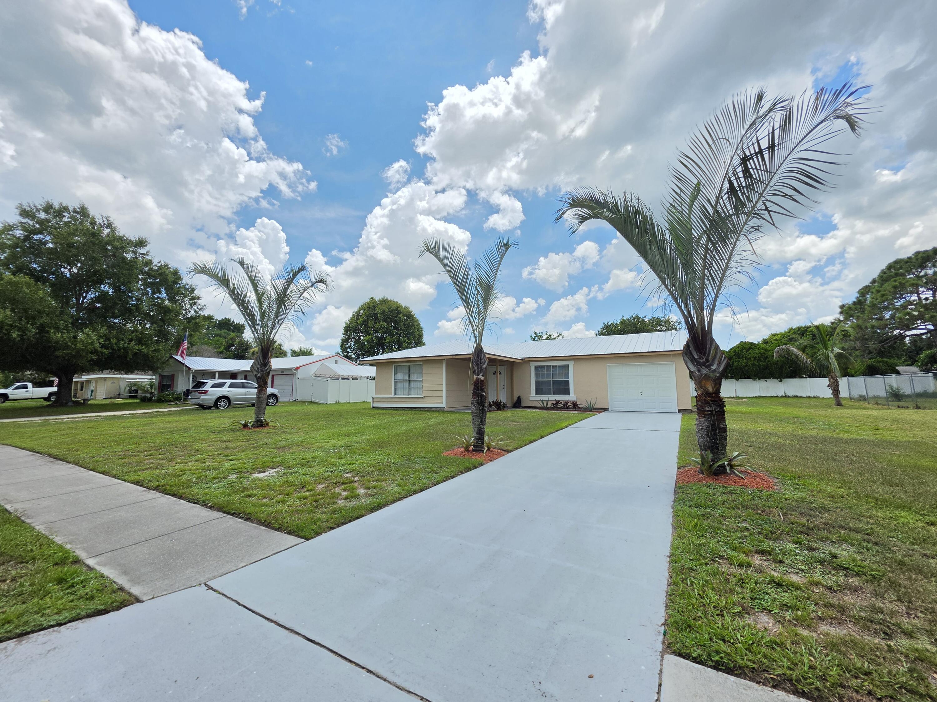En Venta 442 SW BELMONT Circle, Port St. Lucie, FL 34953, Port St. Lucie, FL 34953