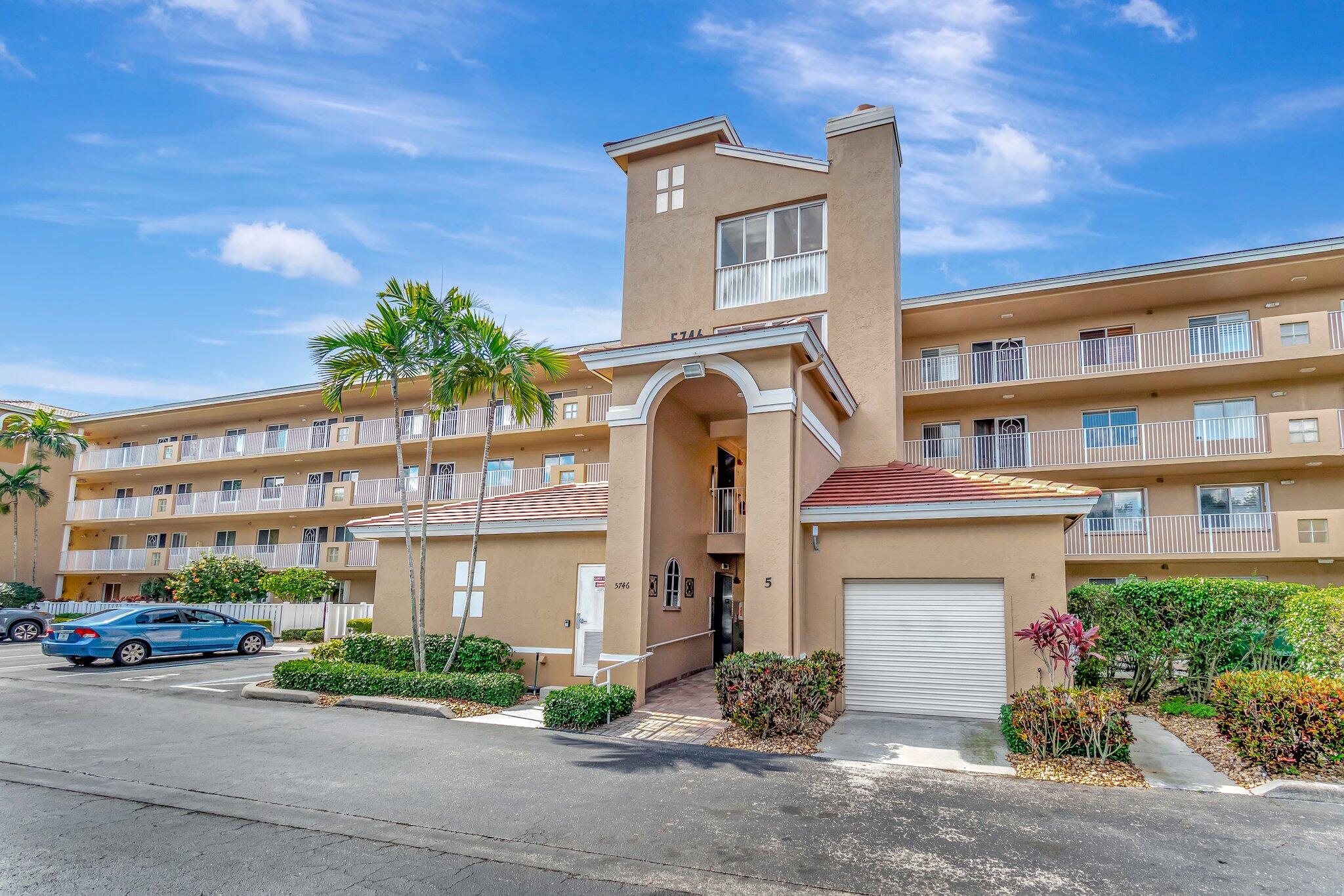 Foto de propiedad en 5746 CRYSTAL SHORES Drive 103, Boynton Beach, FL 33437 Boynton Beach con MLS# 