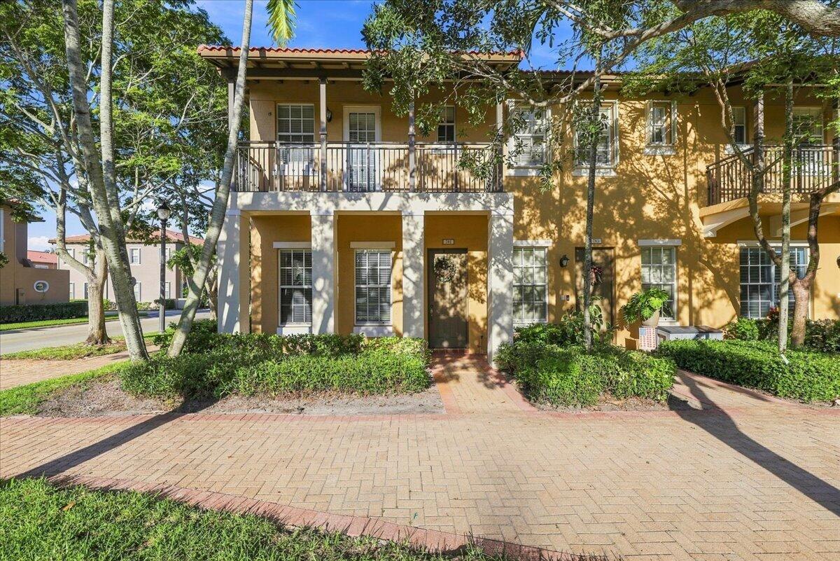 Foto de propiedad en 701 SW 147TH Avenue, Pembroke Pines, FL 33027 Pembroke Pines con MLS# 