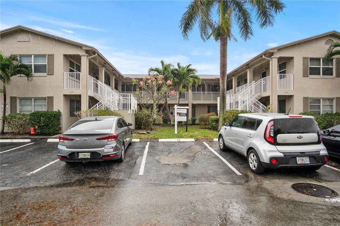 Foto de propiedad en 2130 NE 42ND Court 8, Lighthouse Point, FL 33064 Lighthouse Point con MLS# 