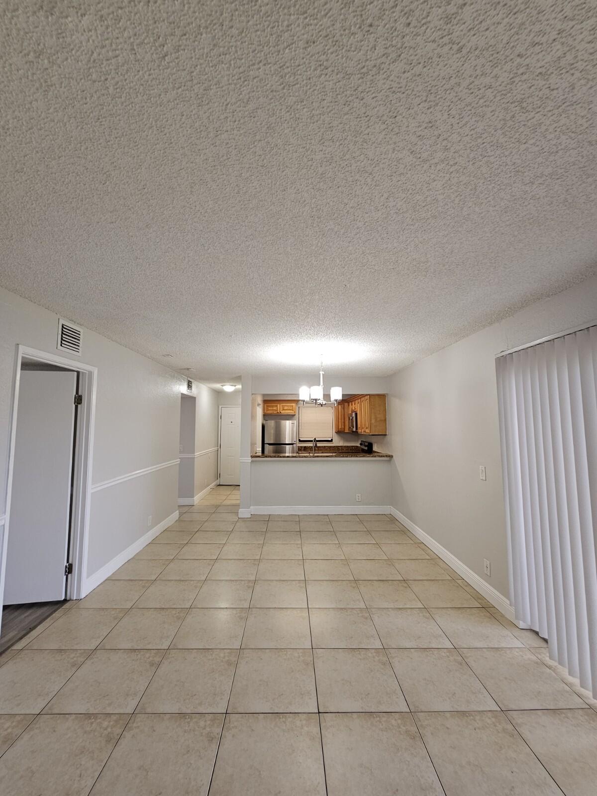 Foto de propiedad en 1453 LAKE CRYSTAL Drive D, West Palm Beach, FL 33411 West Palm Beach con MLS# 