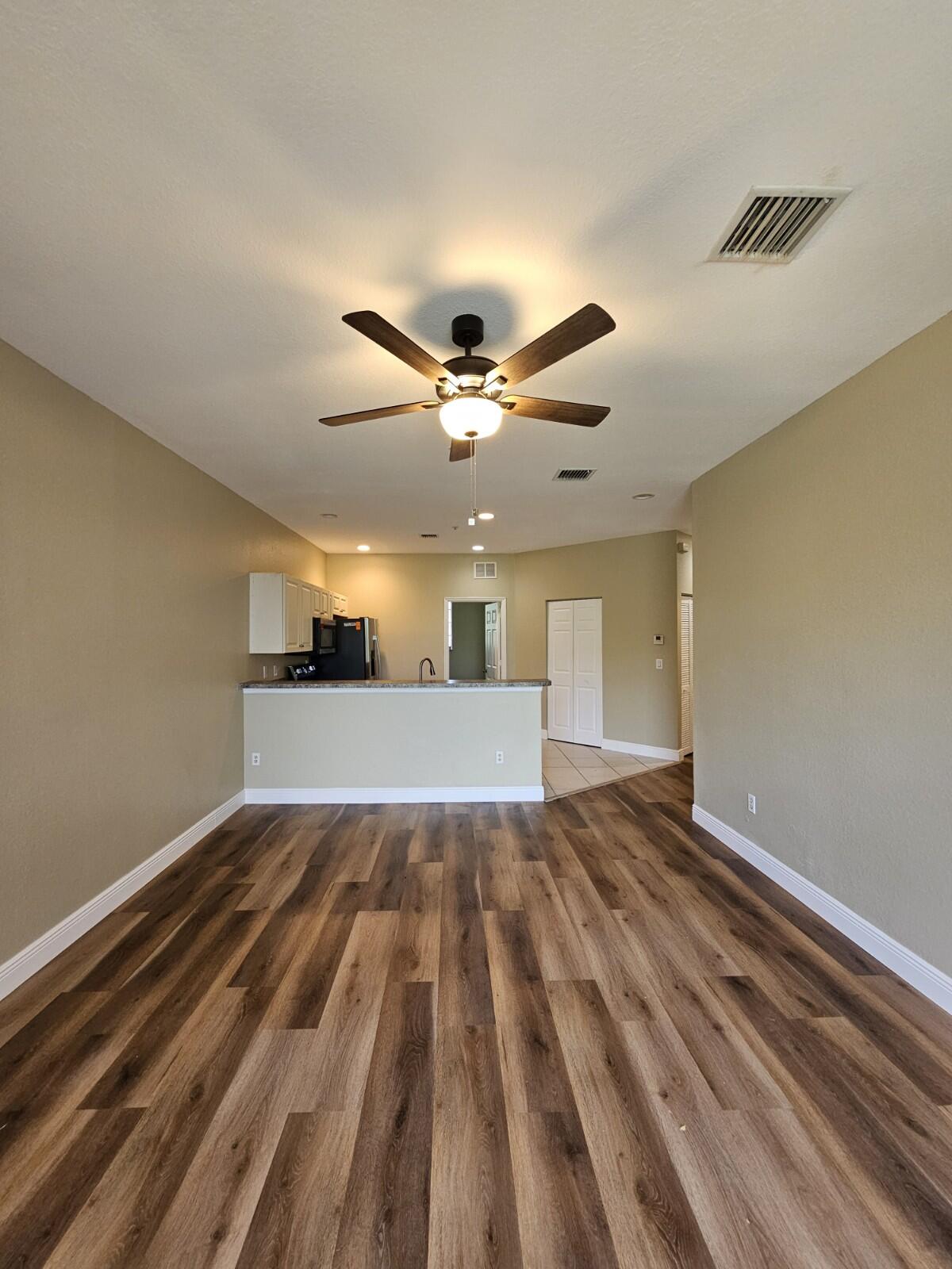 Foto de propiedad en 1979 MARSH HARBOR Drive, Riviera Beach, FL 33404 Riviera Beach con MLS# 