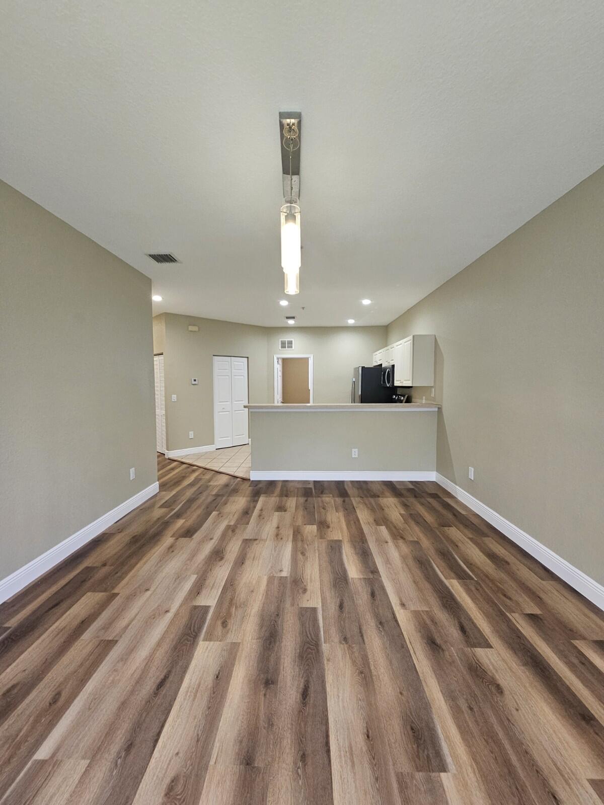 Foto de propiedad en 1967 FREEPORT Drive, Riviera Beach, FL 33404 Riviera Beach con MLS# 