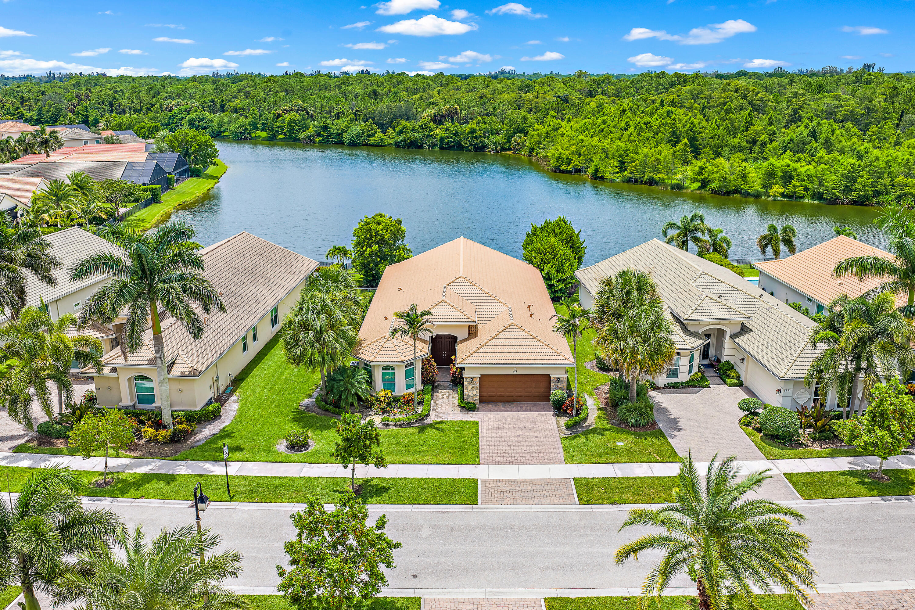 Foto de propiedad en 518 Carrara Court, Jupiter, FL 33478 Jupiter con MLS# 