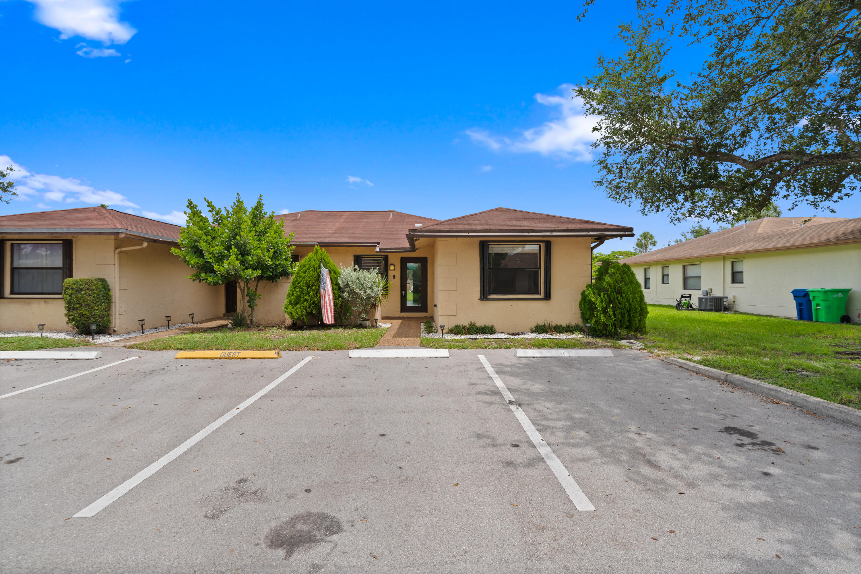 Foto de propiedad en 10927 NW 29TH Court, Sunrise, FL 33322 Sunrise con MLS# 