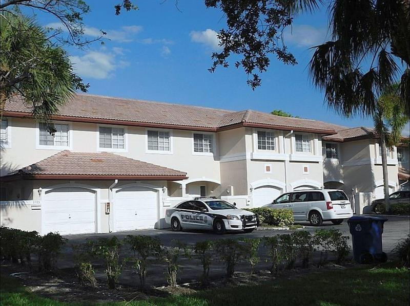 Foto de propiedad en 8985 NW 38TH Drive, Coral Springs, FL 33065 Coral Springs con MLS# 