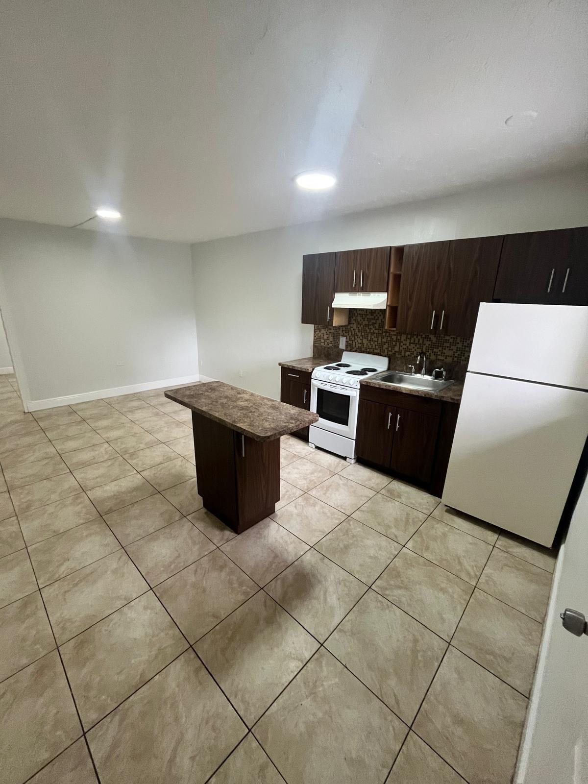 Foto de propiedad en 18257 NW 23rd Avenue 1, Miami Gardens, FL 33056 Miami Gardens con MLS# 