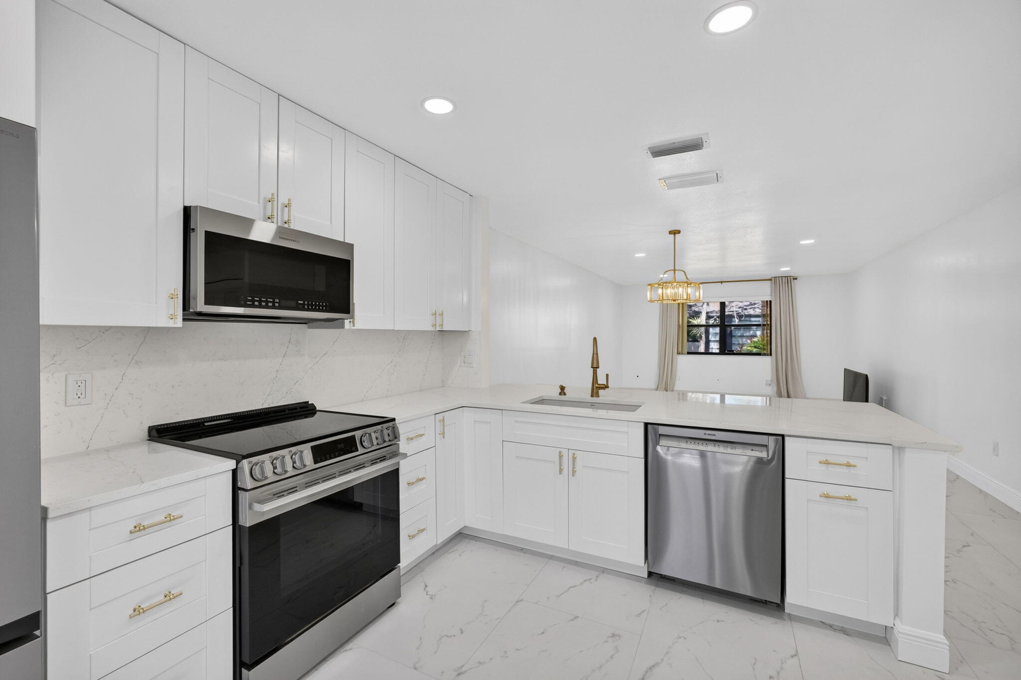 Foto de propiedad en 320 Elmira Court, Royal Palm Beach, FL 33411 Royal Palm Beach con MLS# 