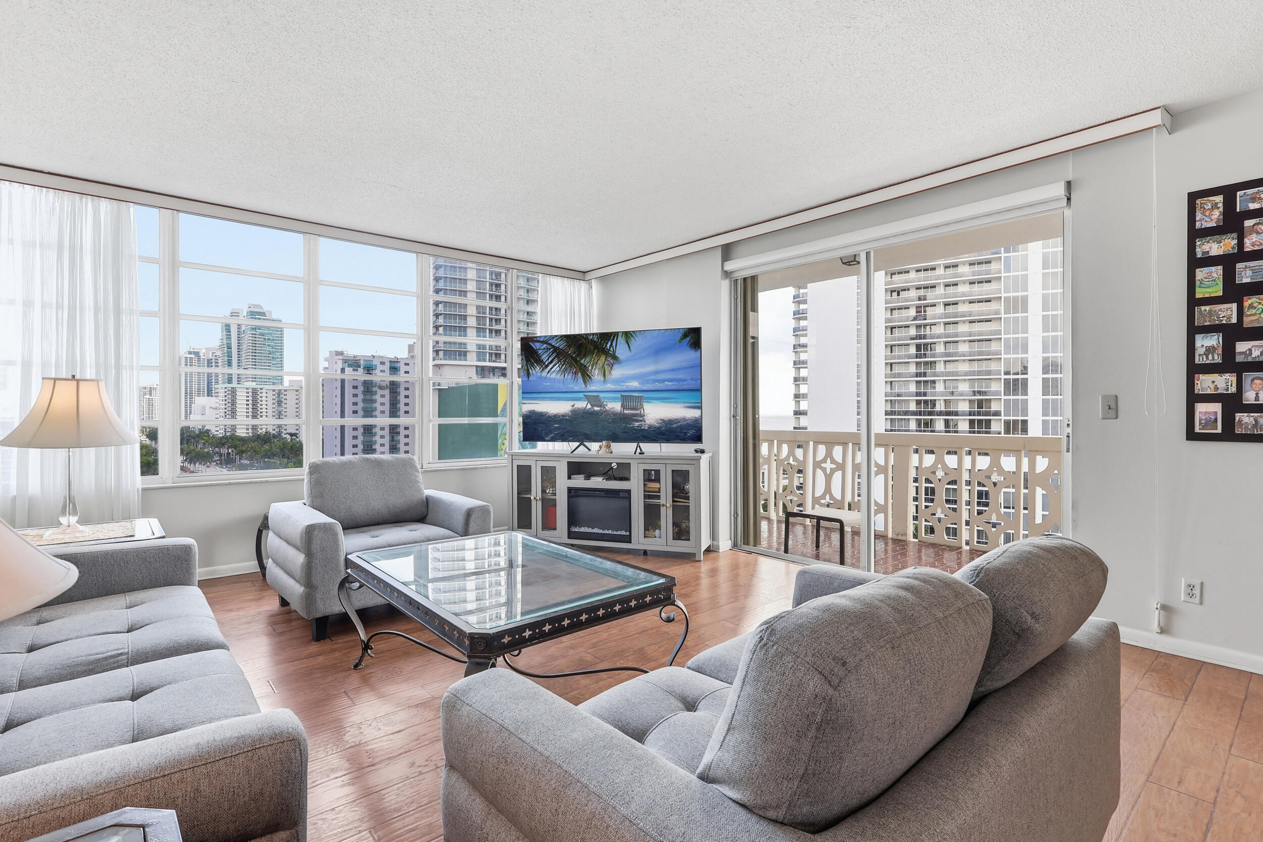 Foto de propiedad en 1825 S Ocean Drive PH 1, Hallandale Beach, FL 33009 Hallandale Beach con MLS# 