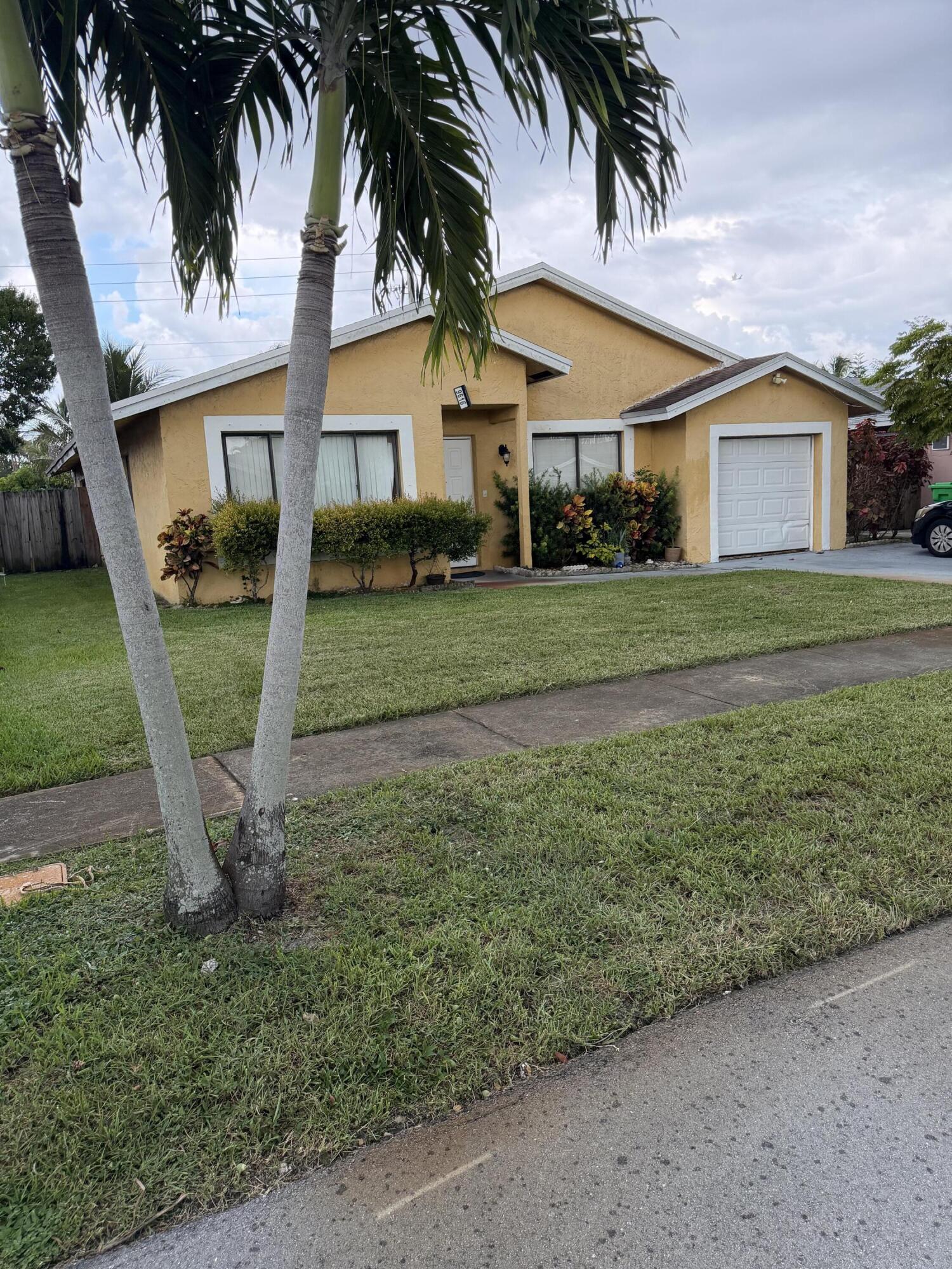 Foto de propiedad en 9616 NW 49TH Street, Sunrise, FL 33351 Sunrise con MLS# 