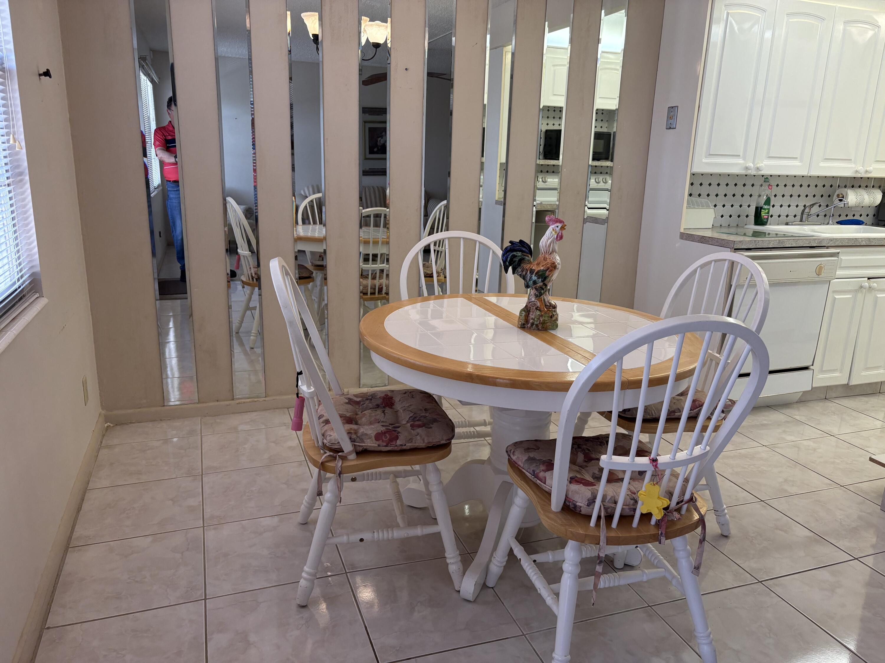 Foto de propiedad en 3076 Guildford E, Boca Raton, FL 33434 Boca Raton con MLS# 