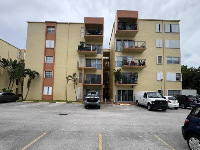 En Venta 4500 W 19TH Court 431, Hialeah, FL 33012, Hialeah, FL 33012