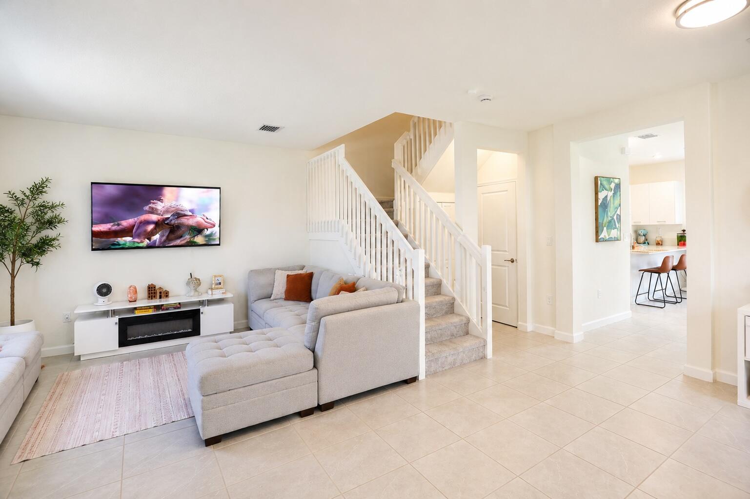 Foto de propiedad en 12092 NW 24TH Place, Miami, FL 33167 Miami con MLS# 
