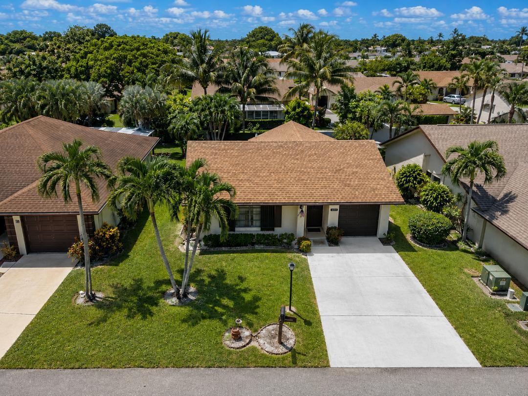Foto de propiedad en 6310 TALL CYPRESS Circle, Greenacres, FL 33463 Greenacres con MLS# 