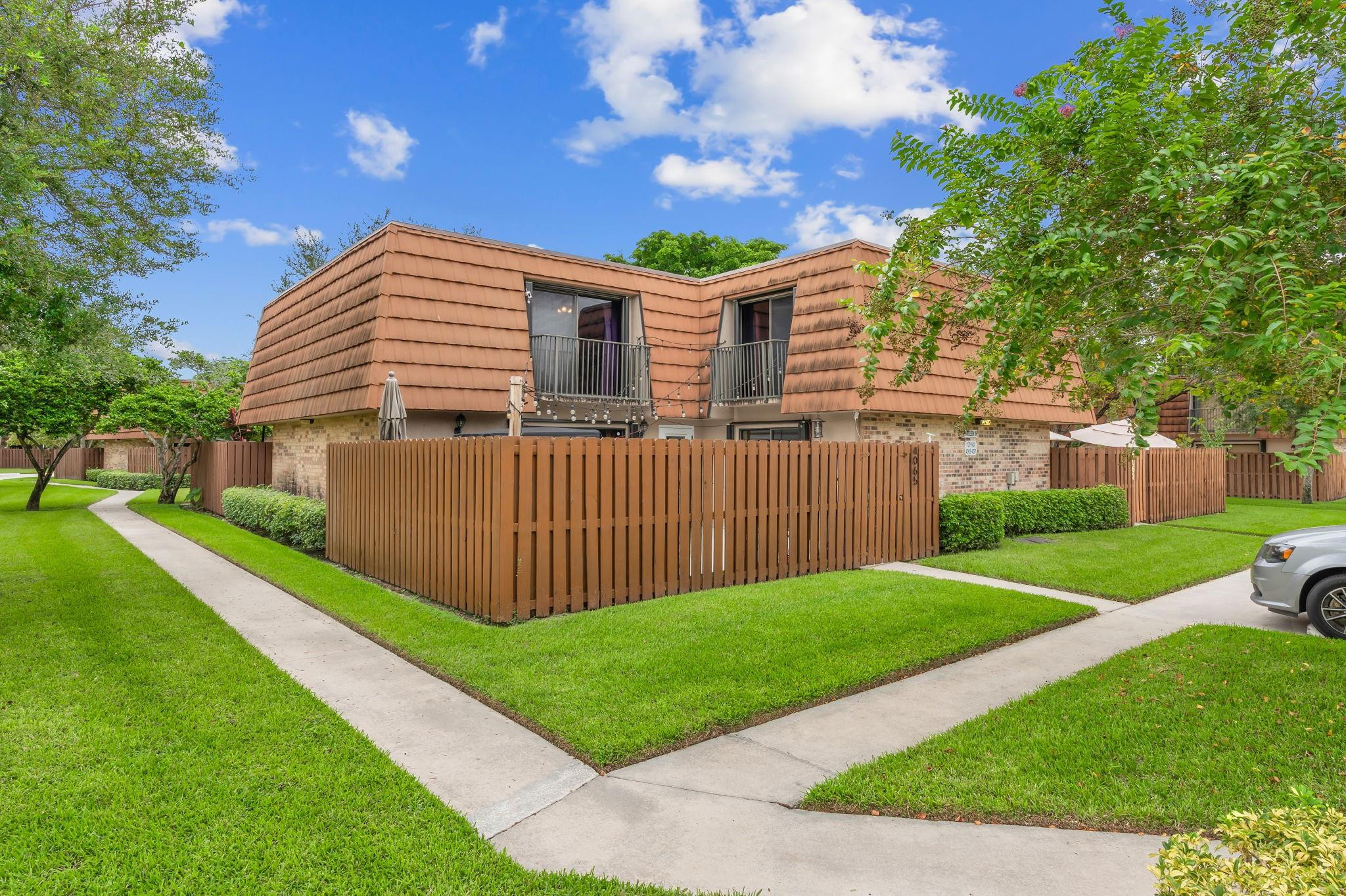Foto de propiedad en 4065 WIMBLEDON Drive, Cooper City, FL 33026 Cooper City con MLS# 