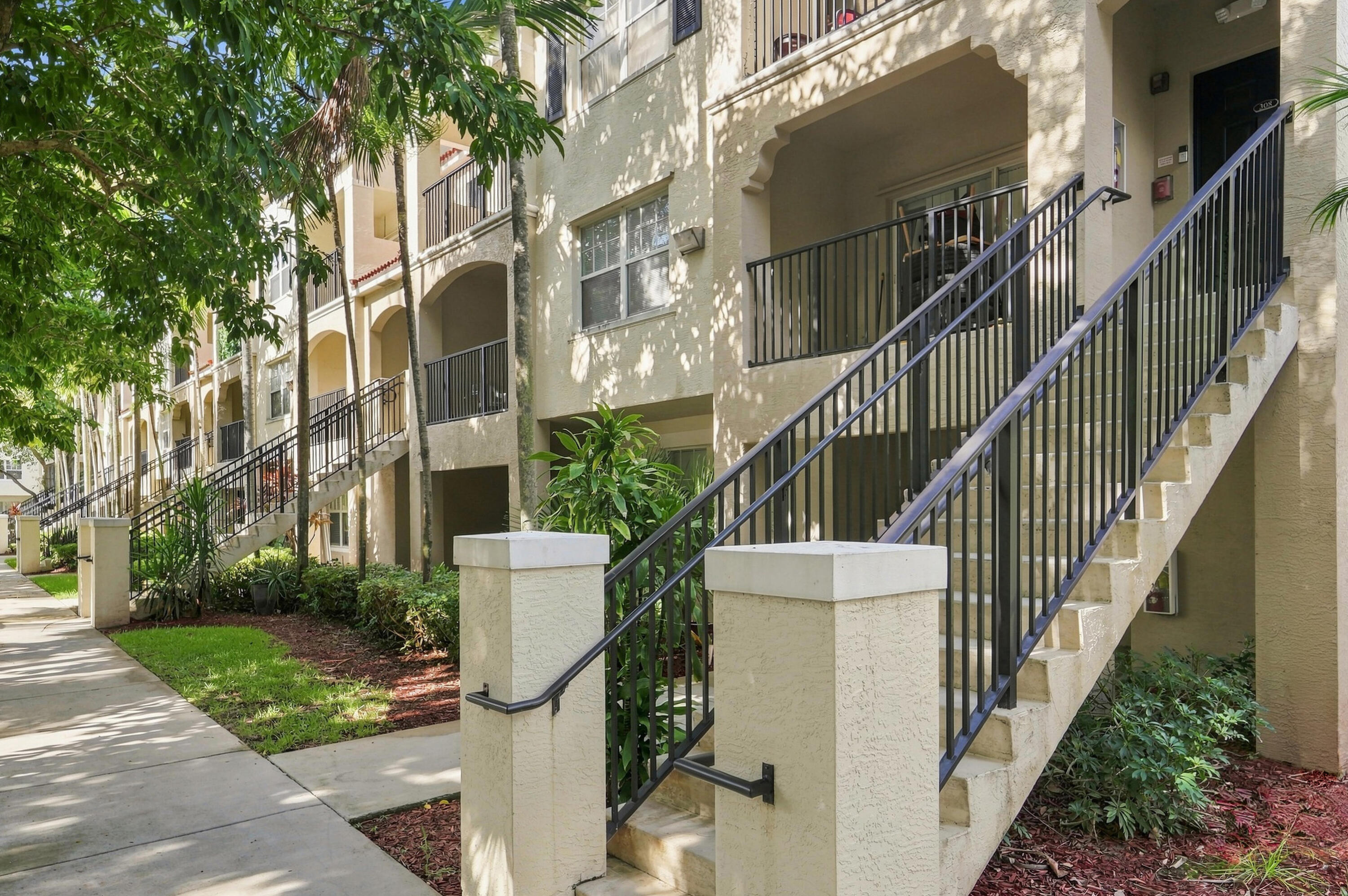 Foto de propiedad en 5940 W Sample Road 308, Coral Springs, FL 33067 Coral Springs con MLS# 