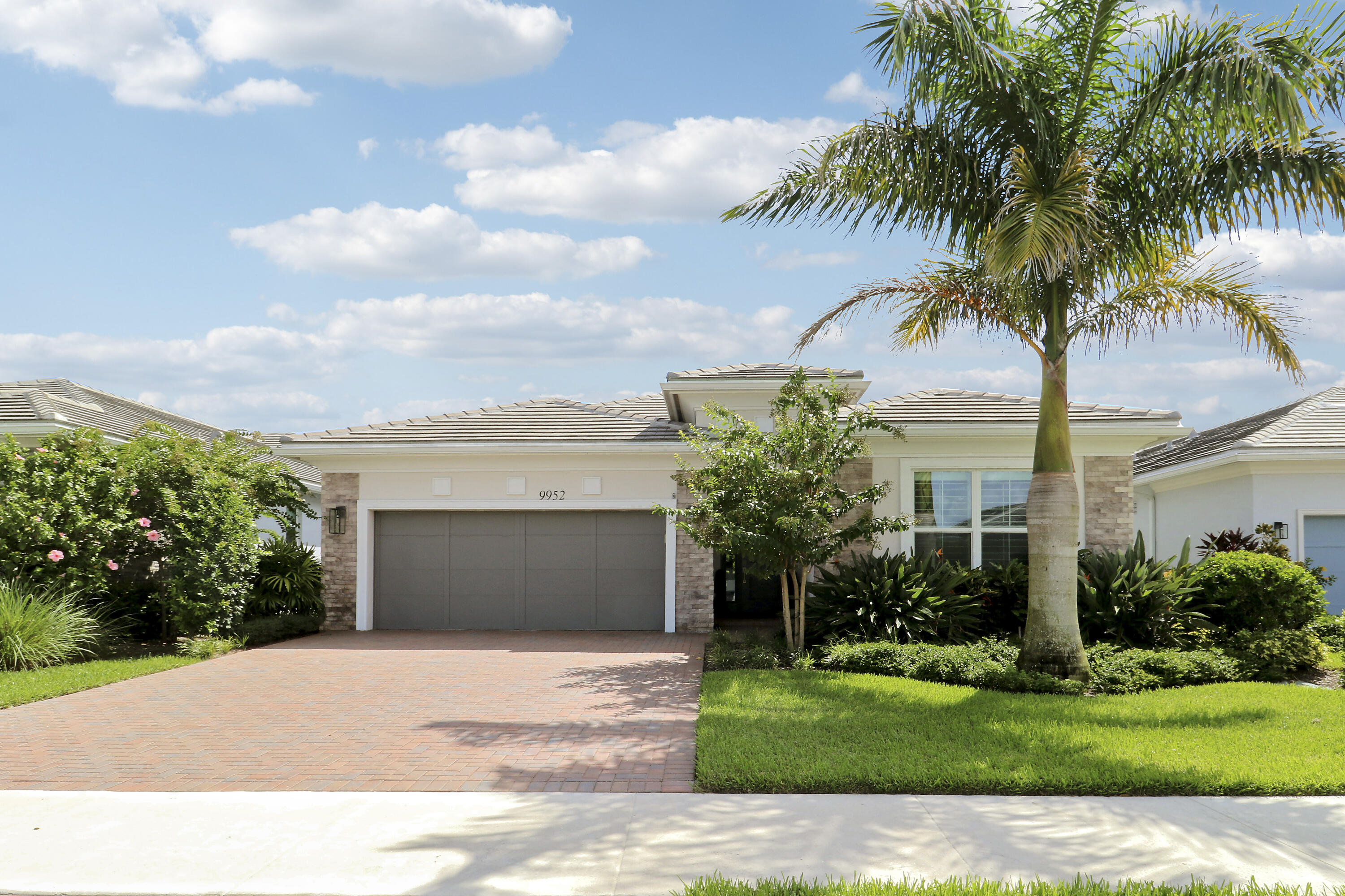 Foto de propiedad en 9952 REGENCY Way, Palm Beach Gardens, FL 33412 Palm Beach Gardens con MLS# 