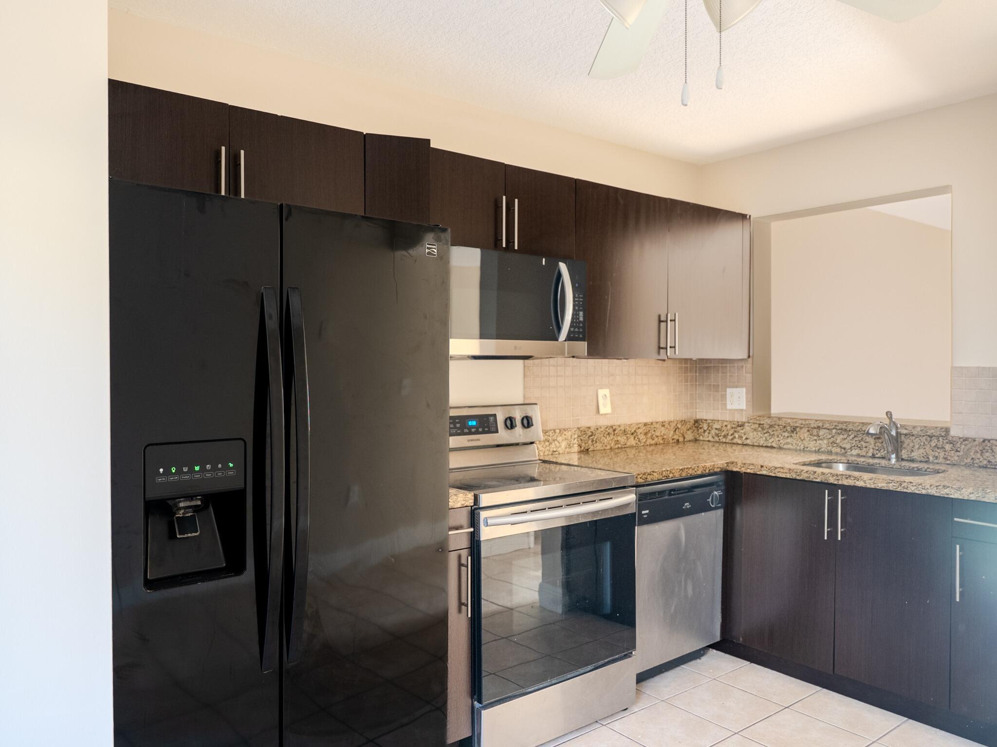 Foto de propiedad en 4785 SW 62ND Avenue 102, Davie, FL 33314 Davie con MLS# 