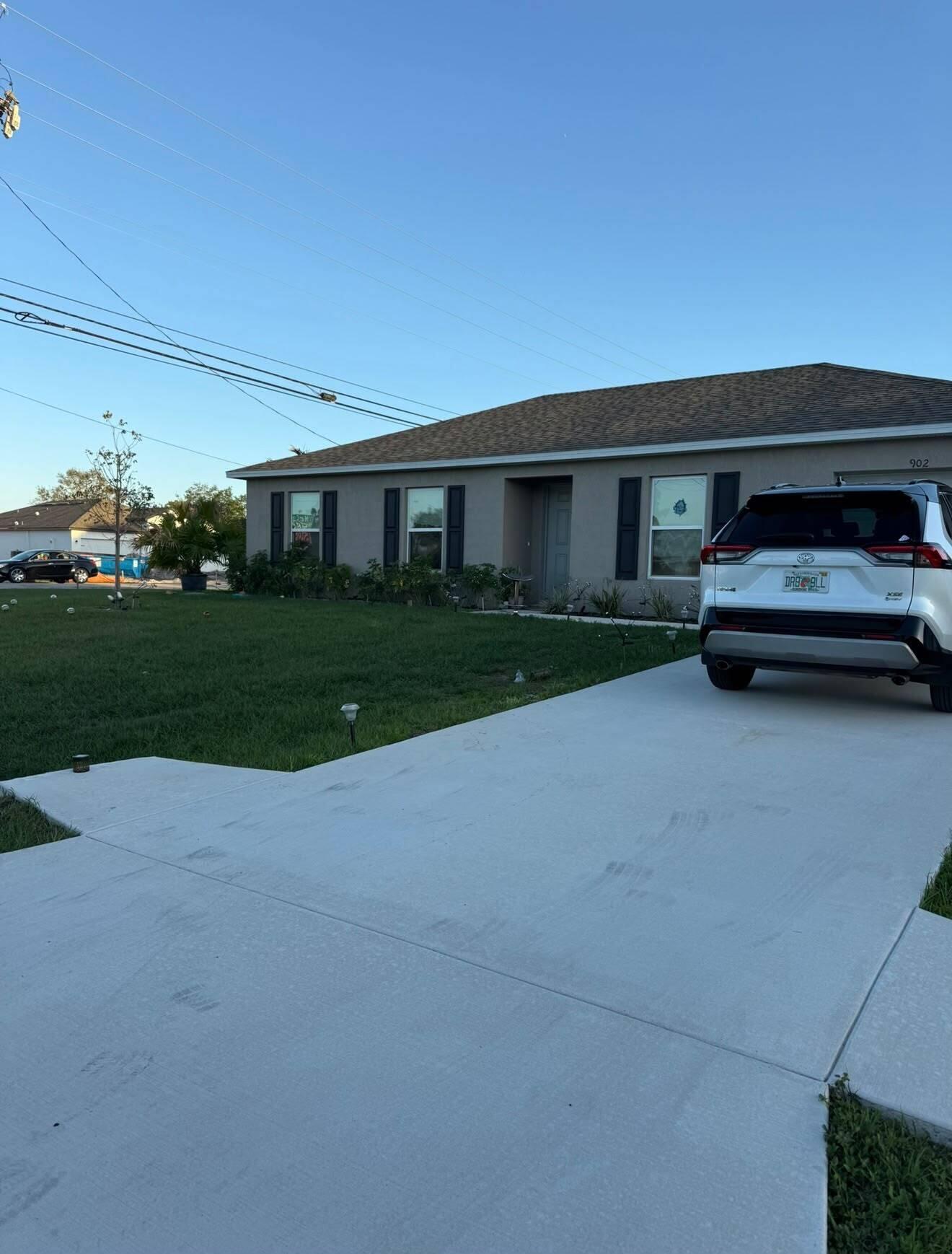 Foto de propiedad en 902 SW MCCRACKEN Avenue, Port St. Lucie, FL 34953 Port St. Lucie con MLS# 