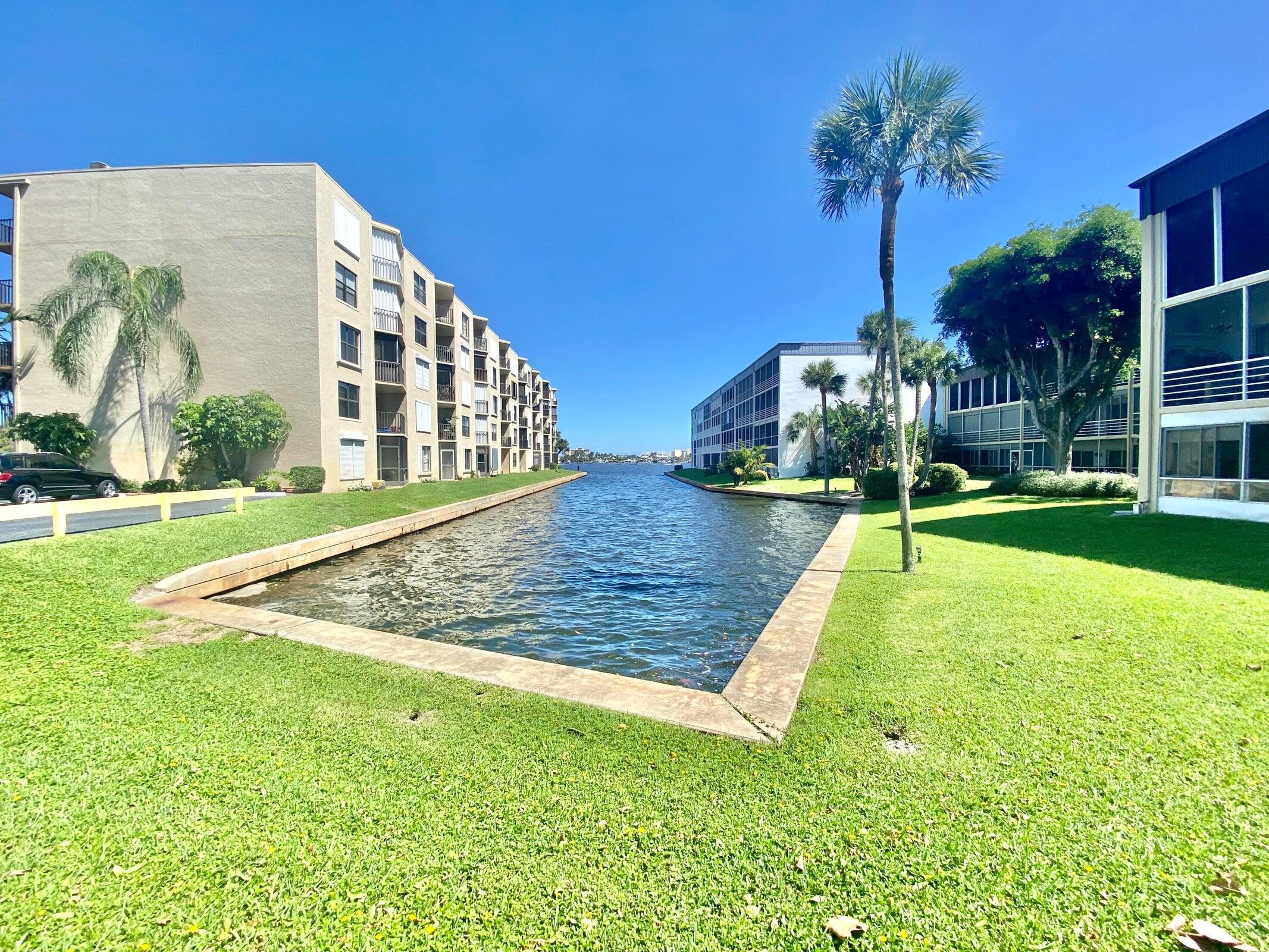 Foto de propiedad en 200 WATERWAY Drive S 208, Lantana, FL 33462 Lantana con MLS# 