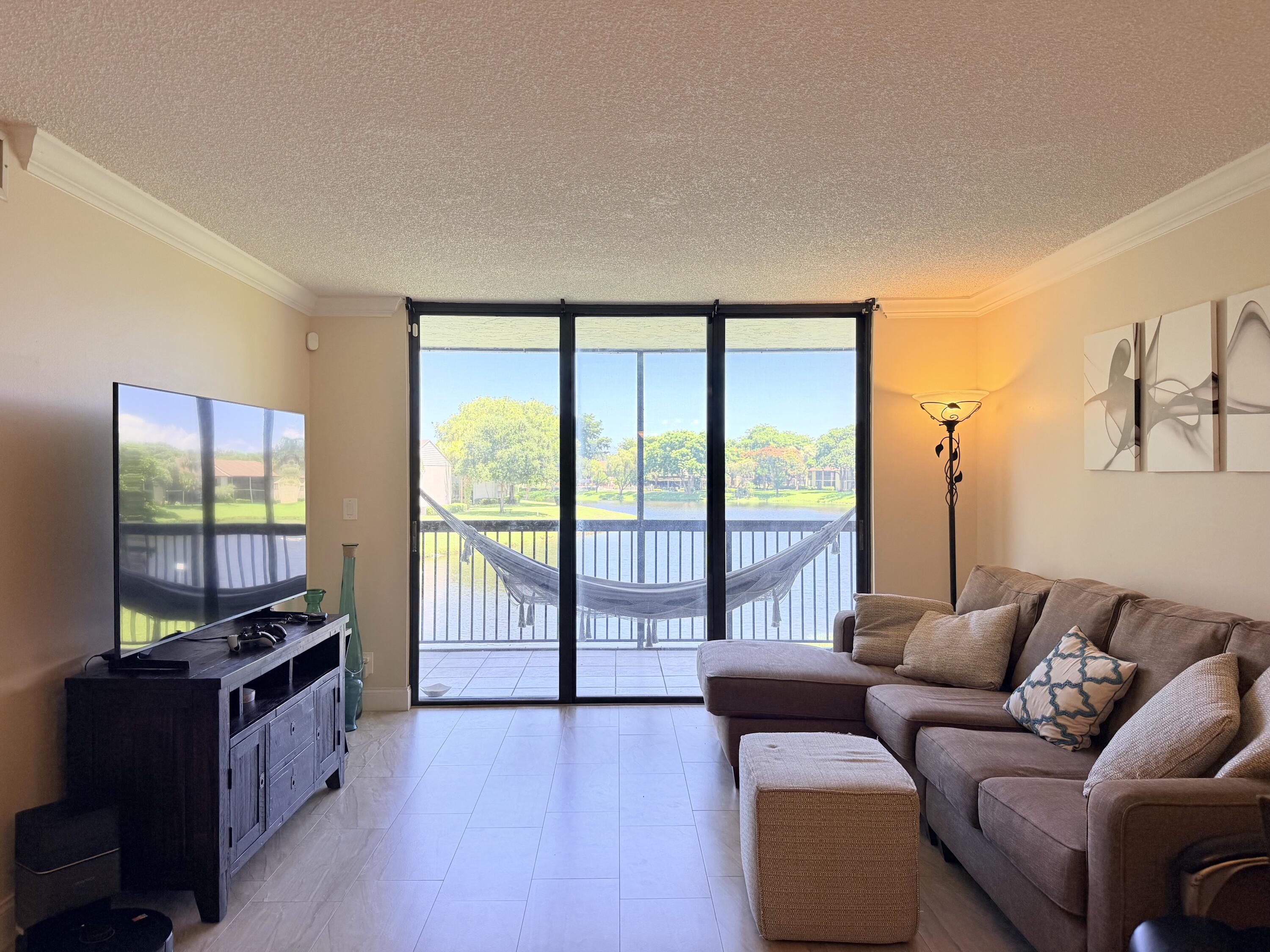 Foto de propiedad en 1266 S MILITARY Trail 525, Deerfield Beach, FL 33442 Deerfield Beach con MLS# 