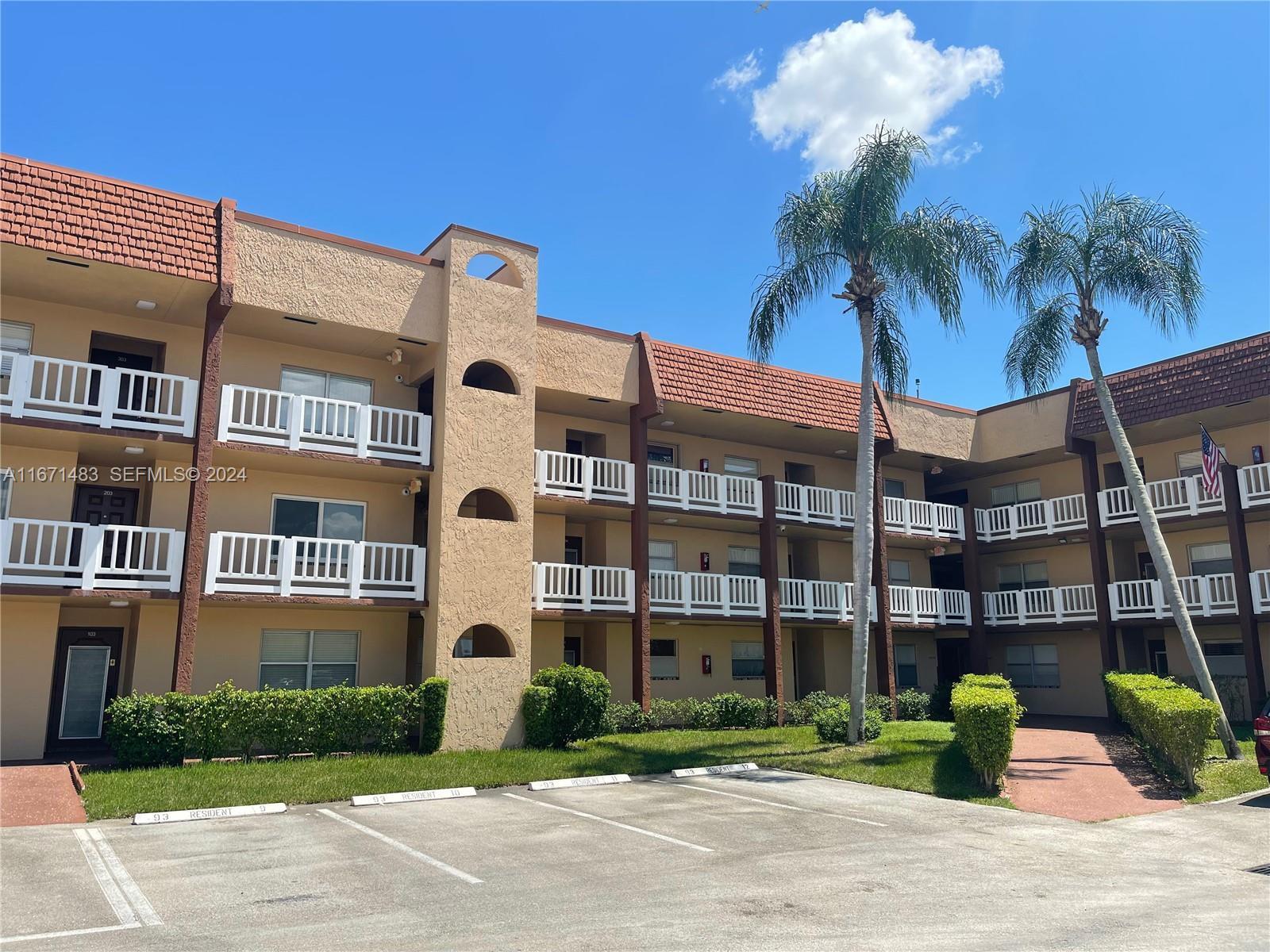 Foto de propiedad en 9300 Sunrise Lakes Boulevard 303, Sunrise, FL 33322 Sunrise con MLS# 