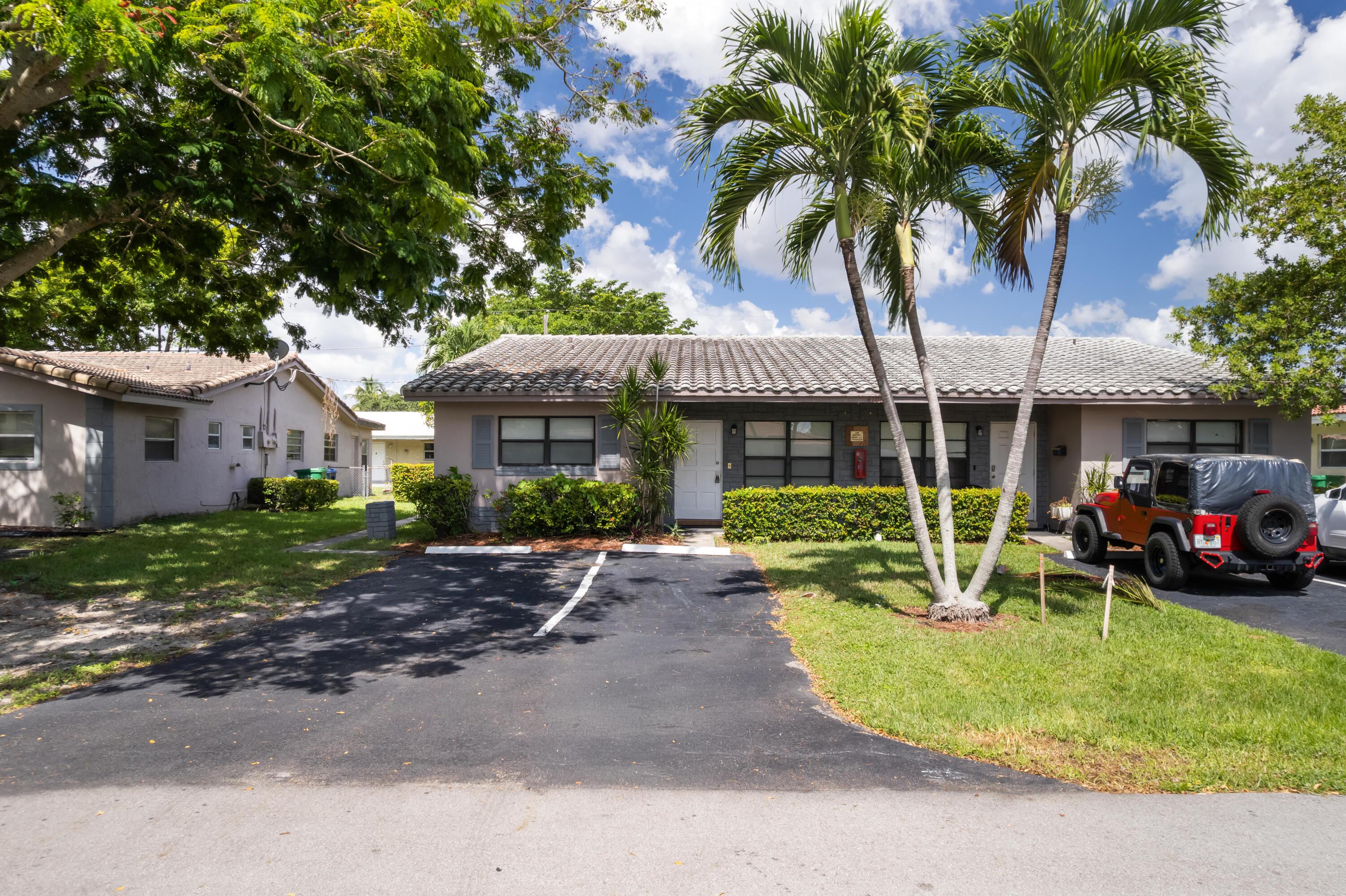 Foto de propiedad en 4108 NW 79th Avenue 1, Coral Springs, FL 33065 Coral Springs con MLS# 