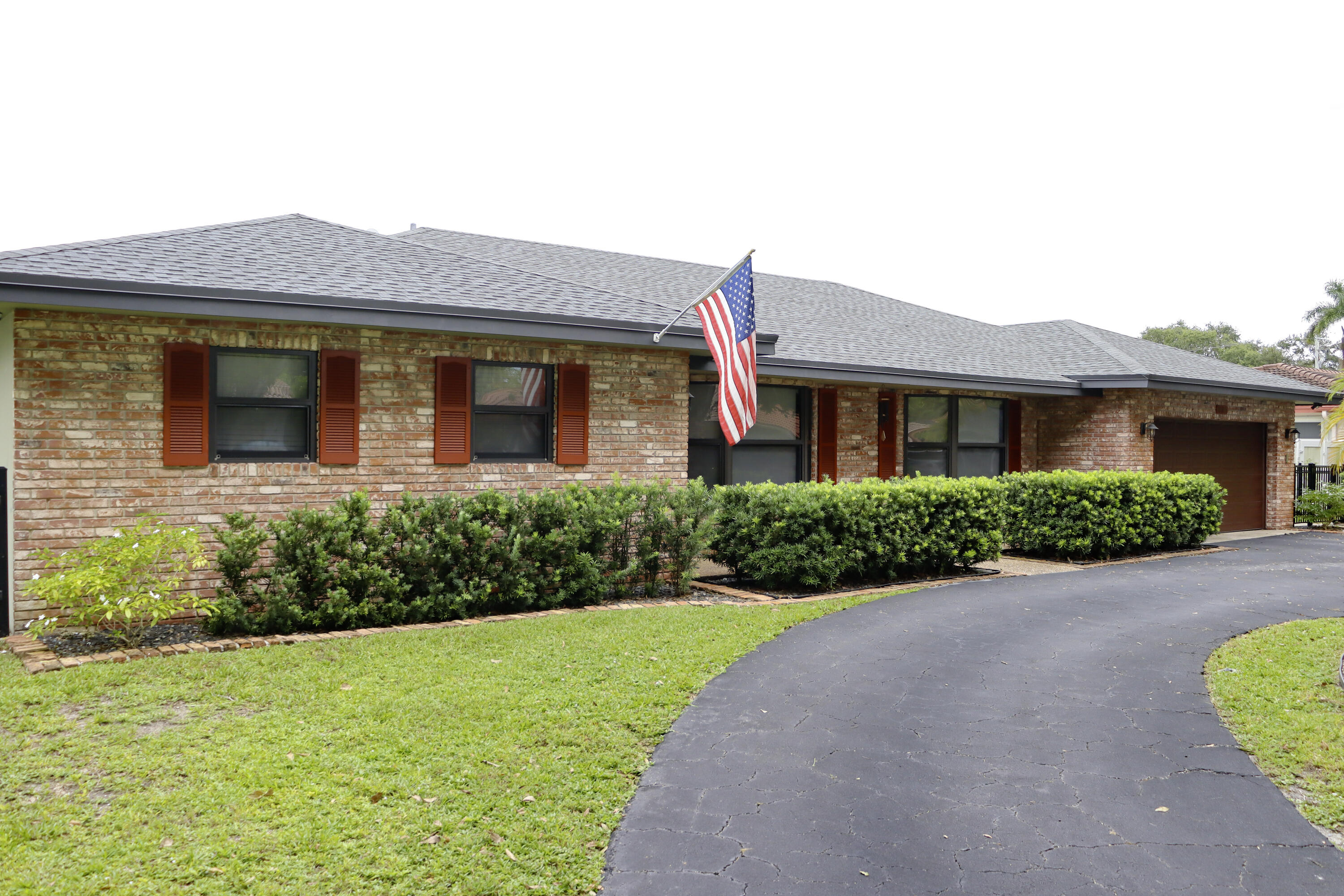 Foto de propiedad en 820 NW 73rd Terrace, Plantation, FL 33317 Plantation con MLS# 