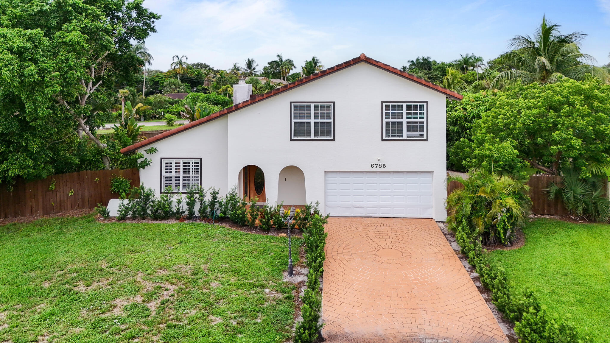 Foto de propiedad en 6785 ESCONDIDA Drive, Lake Clarke Shores, FL 33406 Lake Clarke Shores con MLS# 