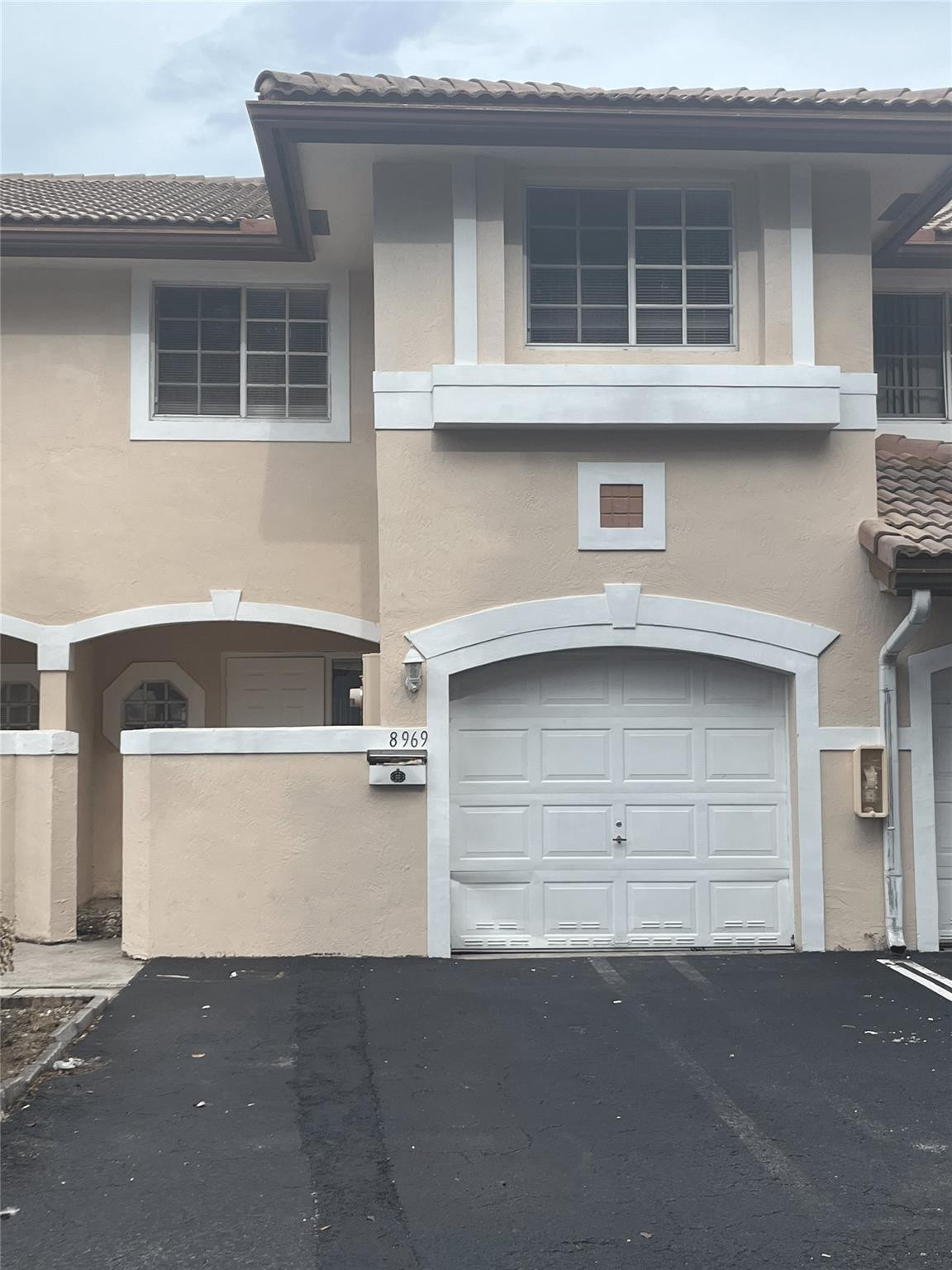 Foto de propiedad en 8969 NW 38TH Drive, Coral Springs, FL 33065 Coral Springs con MLS# 