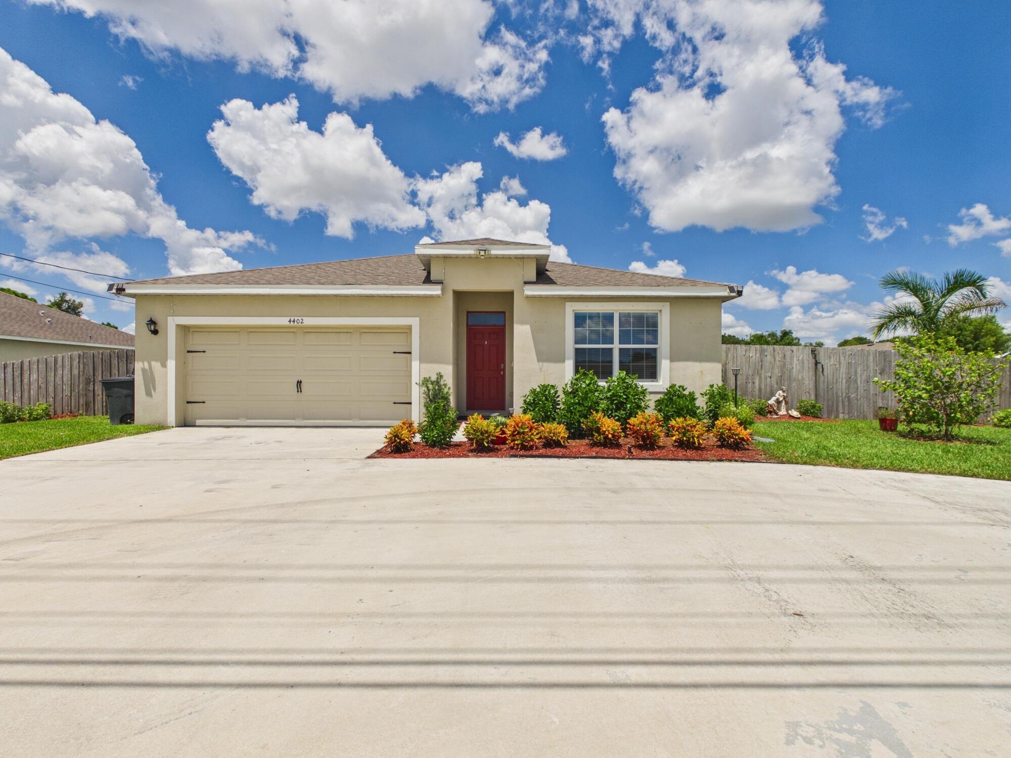 Foto de propiedad en 4402 SW PORT ST LUCIE Boulevard, Port St. Lucie, FL 34953 Port St. Lucie con MLS# 