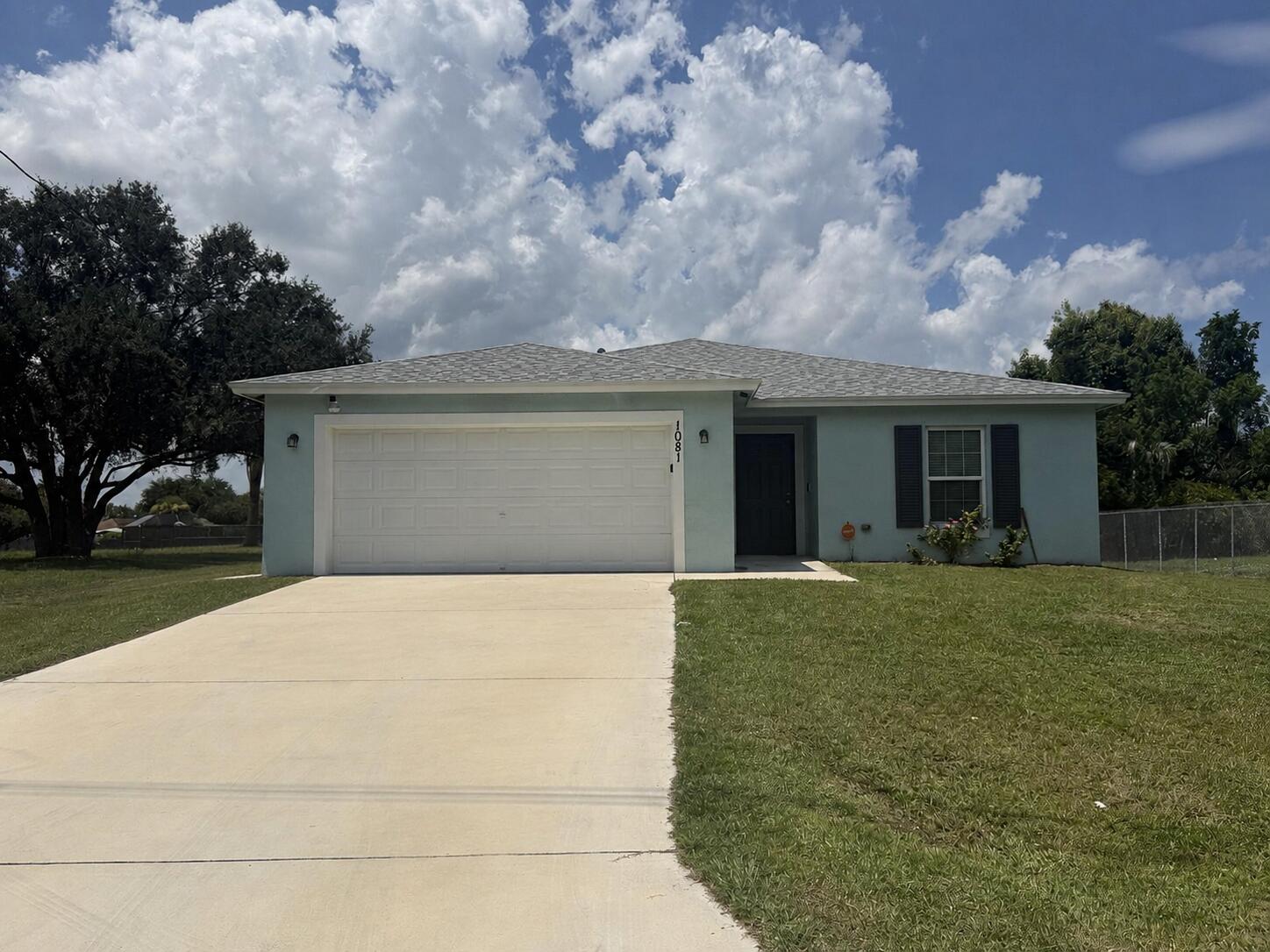 Foto de propiedad en 1081 SW MCDEVITT Avenue, Port St. Lucie, FL 34953 Port St. Lucie con MLS# 