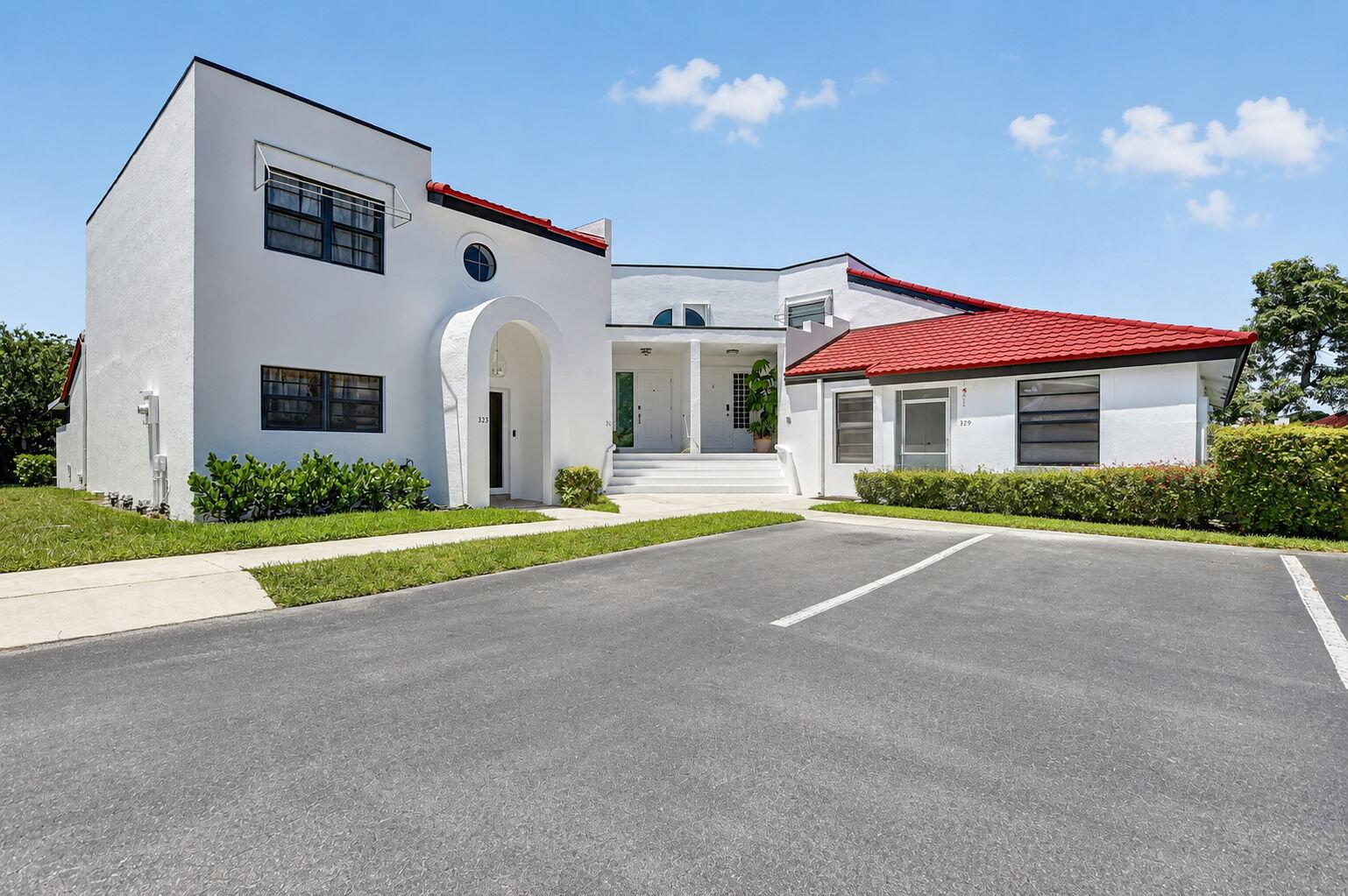 Foto de propiedad en 327 NW 36TH Avenue, Deerfield Beach, FL 33442 Deerfield Beach con MLS# 