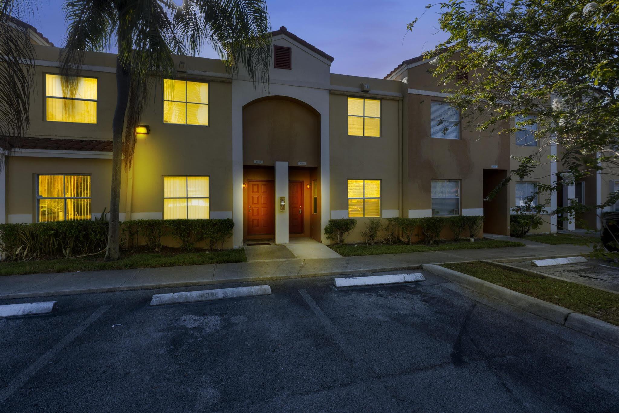 Foto de propiedad en 4080 NW 90TH Avenue 4080, Sunrise, FL 33351 Sunrise con MLS# 