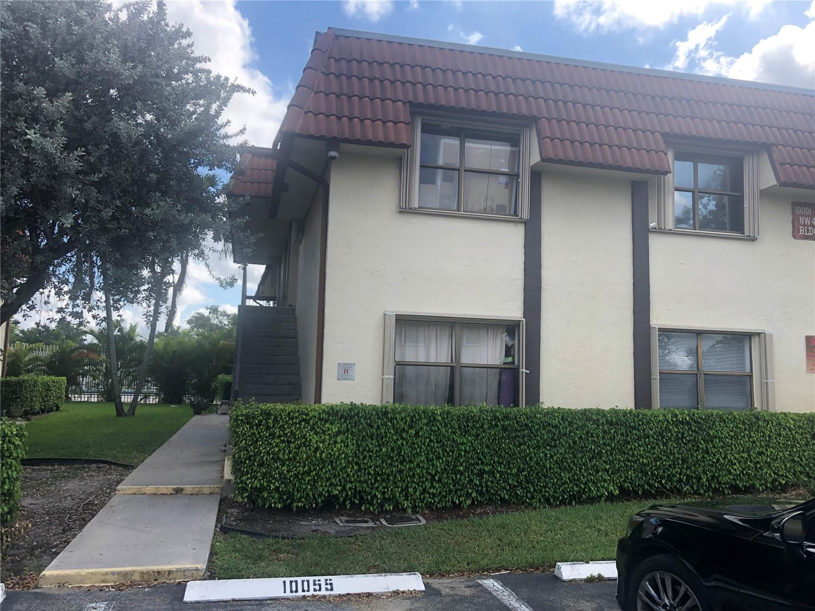 Foto de propiedad en 10019 NW 4TH Street 202, Pembroke Pines, FL 33024 Pembroke Pines con MLS# 
