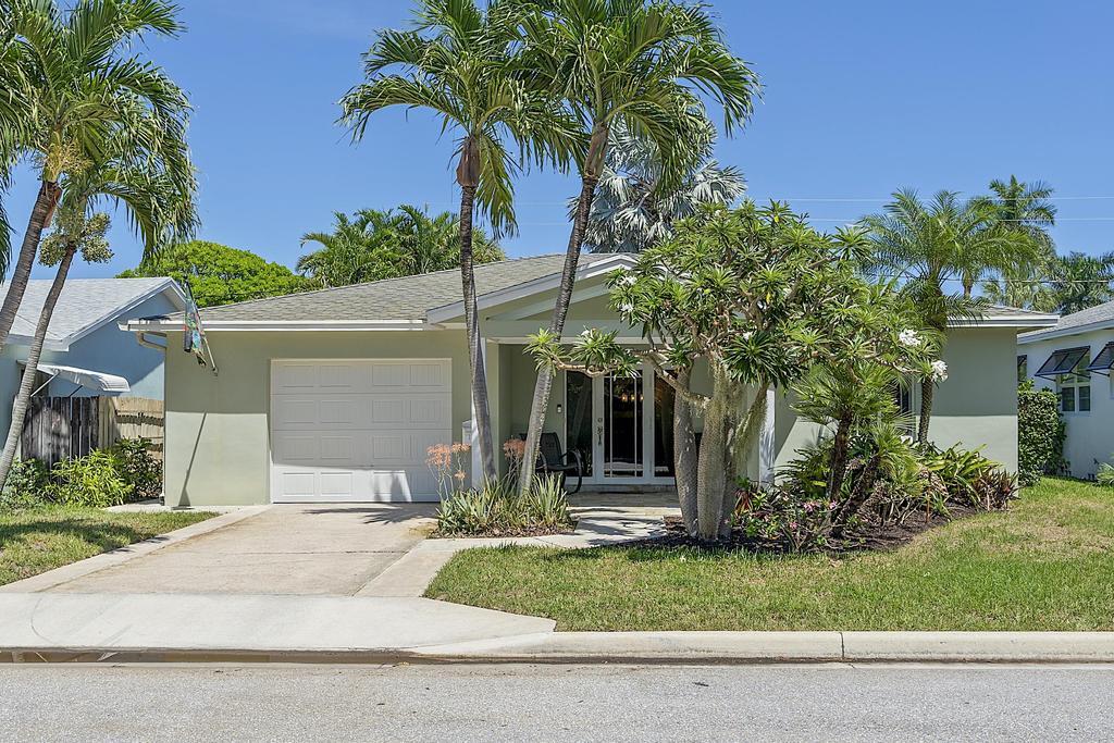 En Venta 1106 N Lakeside Drive, Lake Worth Beach, FL 33460, Lake Worth Beach, FL 33460