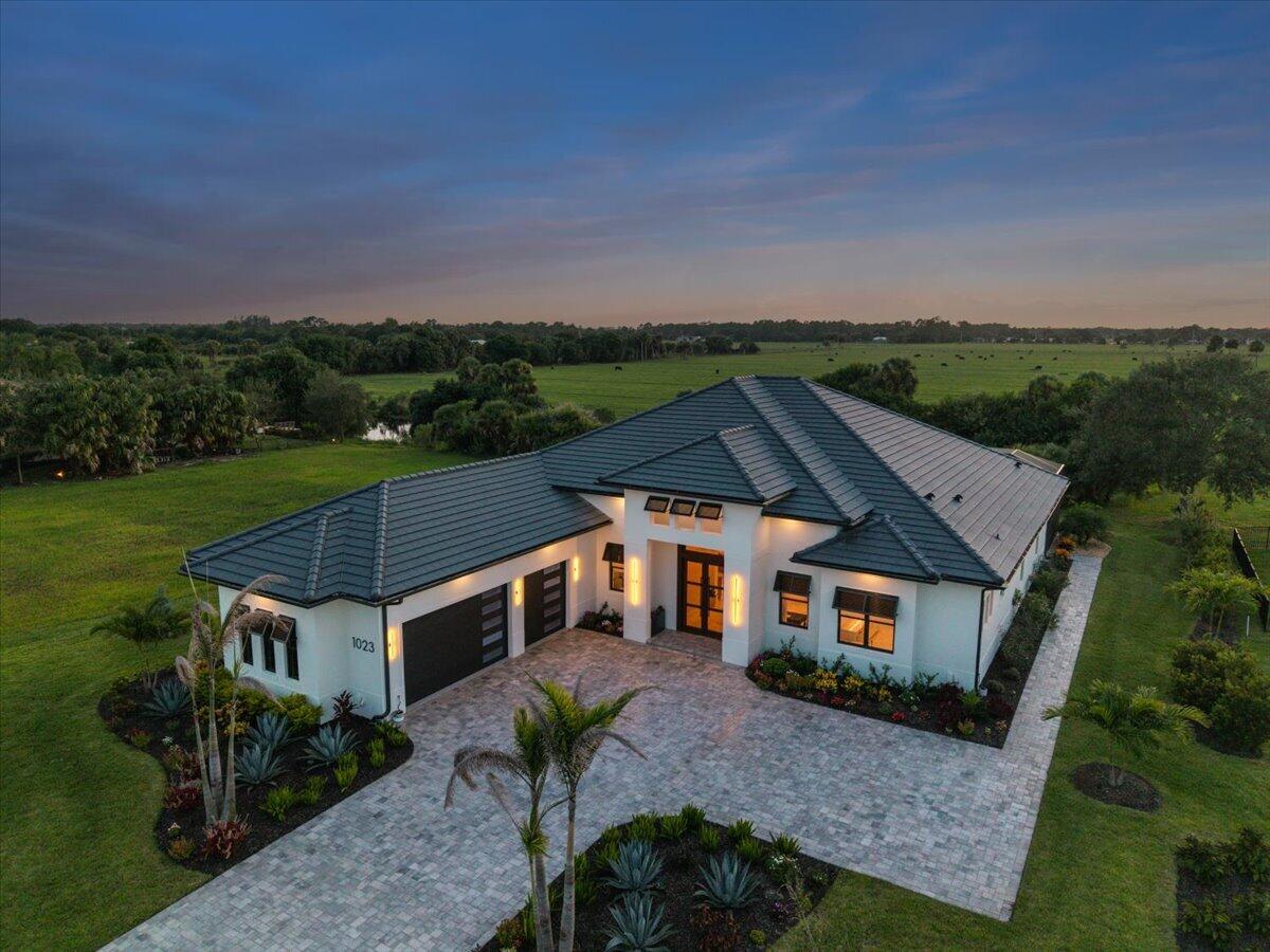 Foto de propiedad en 1023 W POLO GROUNDS Drive, Vero Beach, FL 32966 Vero Beach con MLS# 